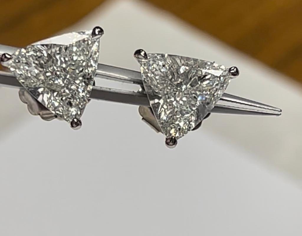 Clous d'oreilles en diamant trillant 3,44 -3,14 carats  en vente 2