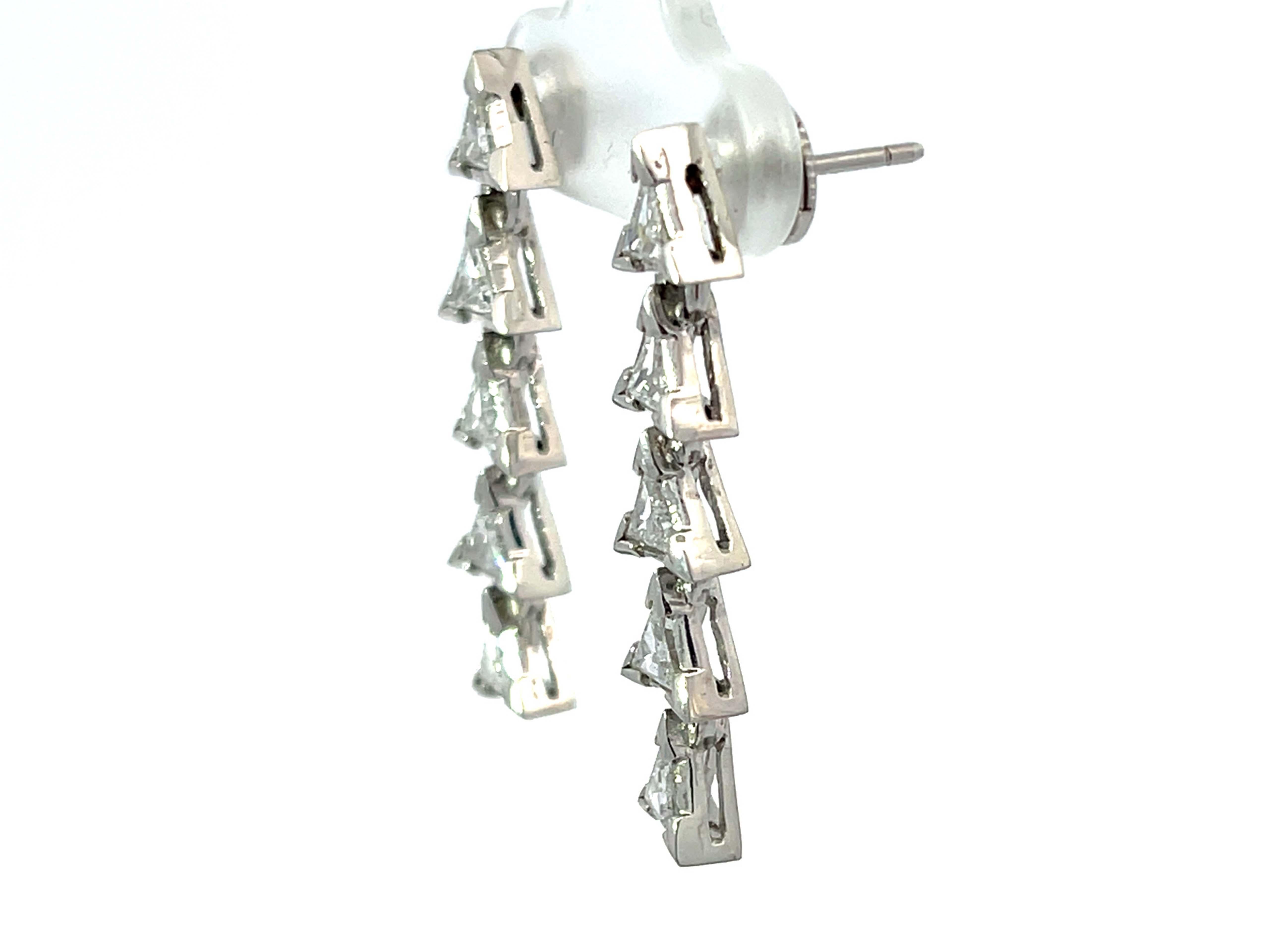 Trillion 1,63 Karat Diamant-Ohrringe aus Platin mit Dangly-Diamant (Trillionschliff) im Angebot