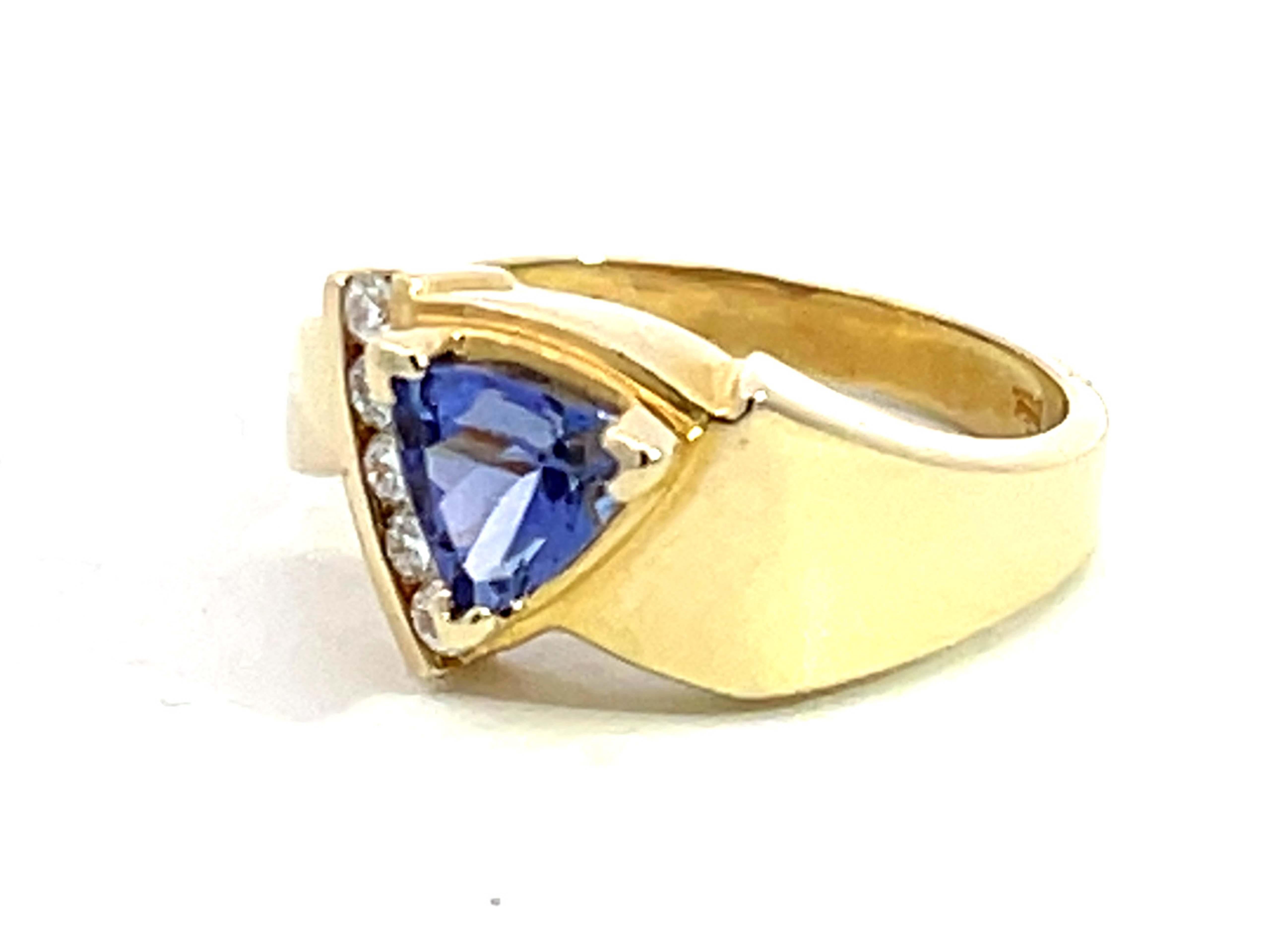 Trillion Cut Trillion Blue Purple Tanzanite and 5 Diamond Ring in 14k Yellow Gold For Sale