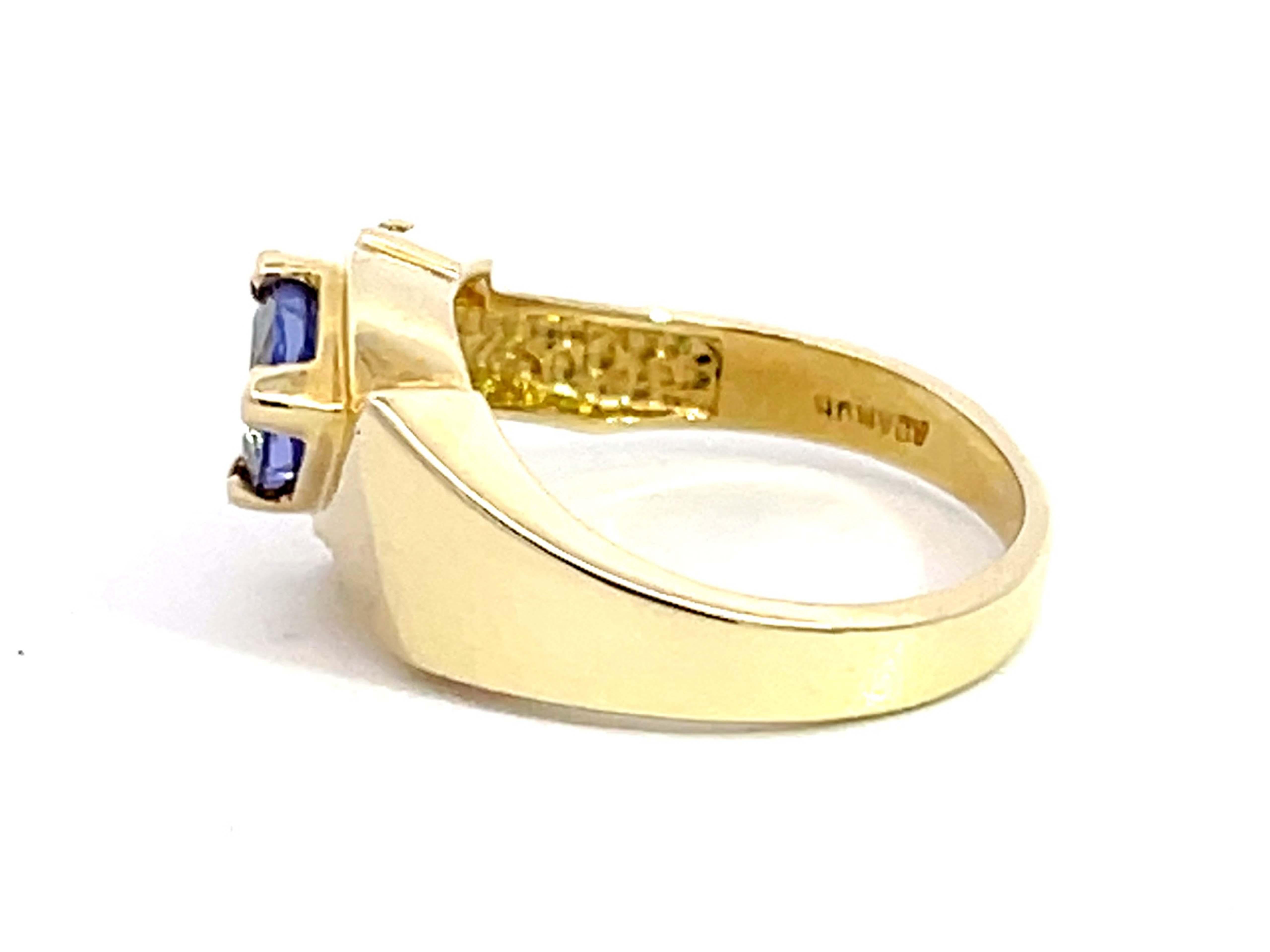 Women's or Men's Trillion Blue Purple Tanzanite and 5 Diamond Ring in 14k Yellow Gold For Sale