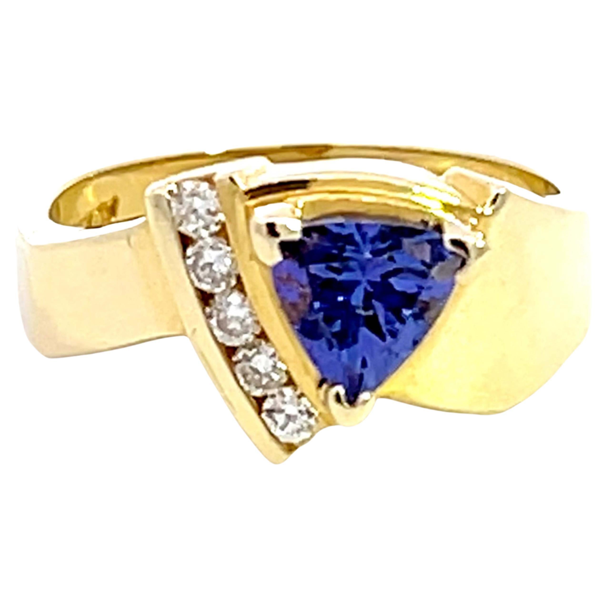Trillion Blue Purple Tanzanite and 5 Diamond Ring in 14k Yellow Gold For Sale