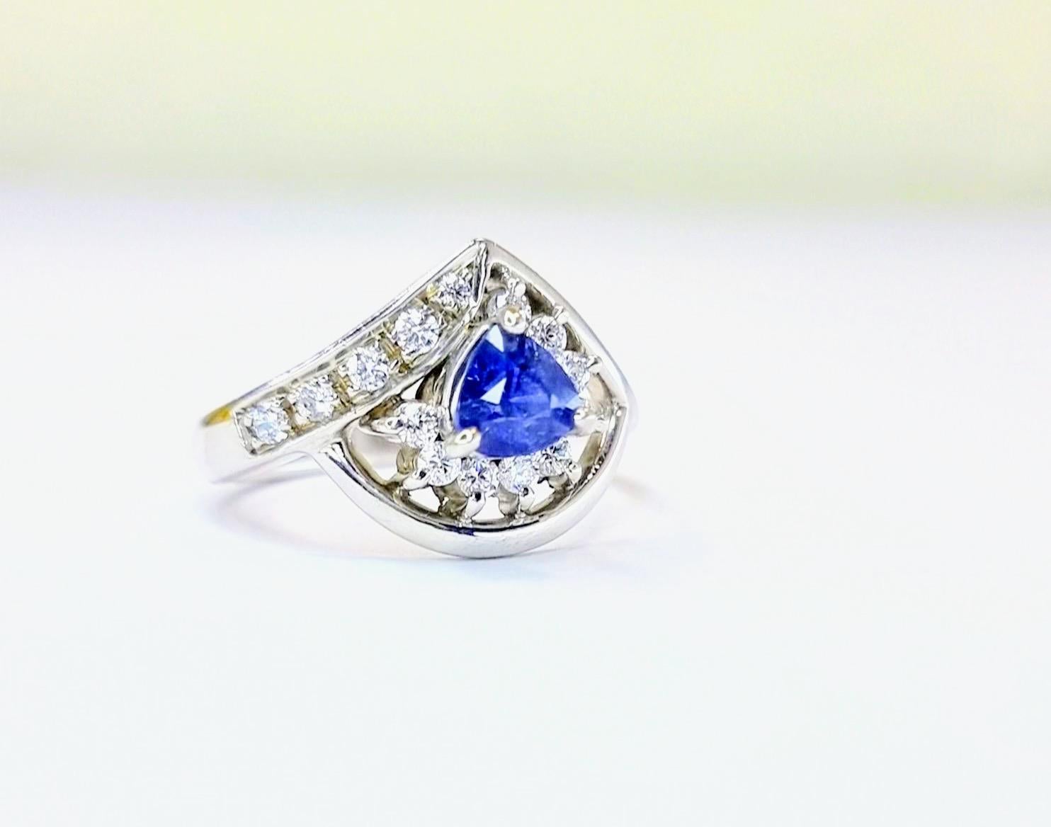 Modern Trillion Cut Blue Sapphire Statement Ring For Sale