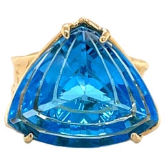 thicc topaz Trillion Cut Blue Topaz 18 Karat Yellow Gold Ring