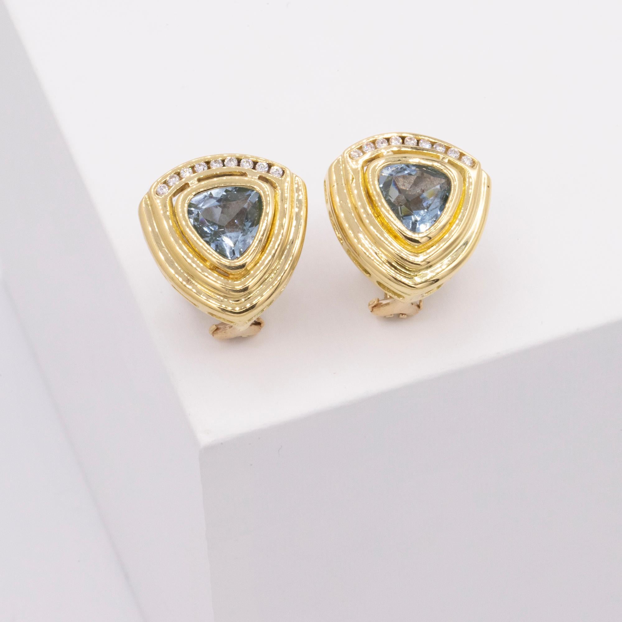 Blaue Topas-Diamant-Ohrringe im Trillionschliff für Damen oder Herren im Angebot