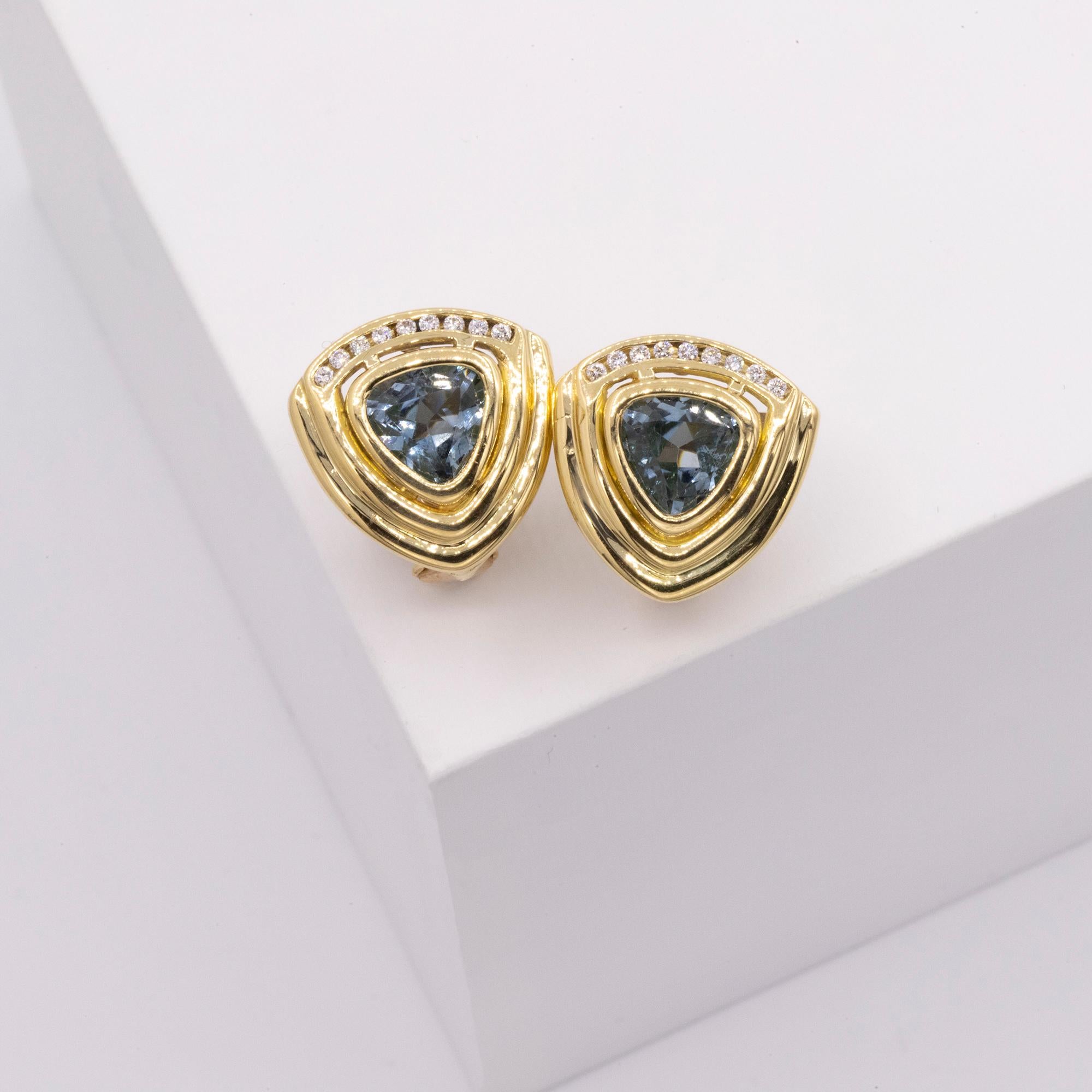 Blaue Topas-Diamant-Ohrringe im Trillionschliff im Angebot 1