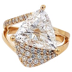 Asymmetrischer Diamantring mit Billionenschliff aus 18 Karat Gelbgold