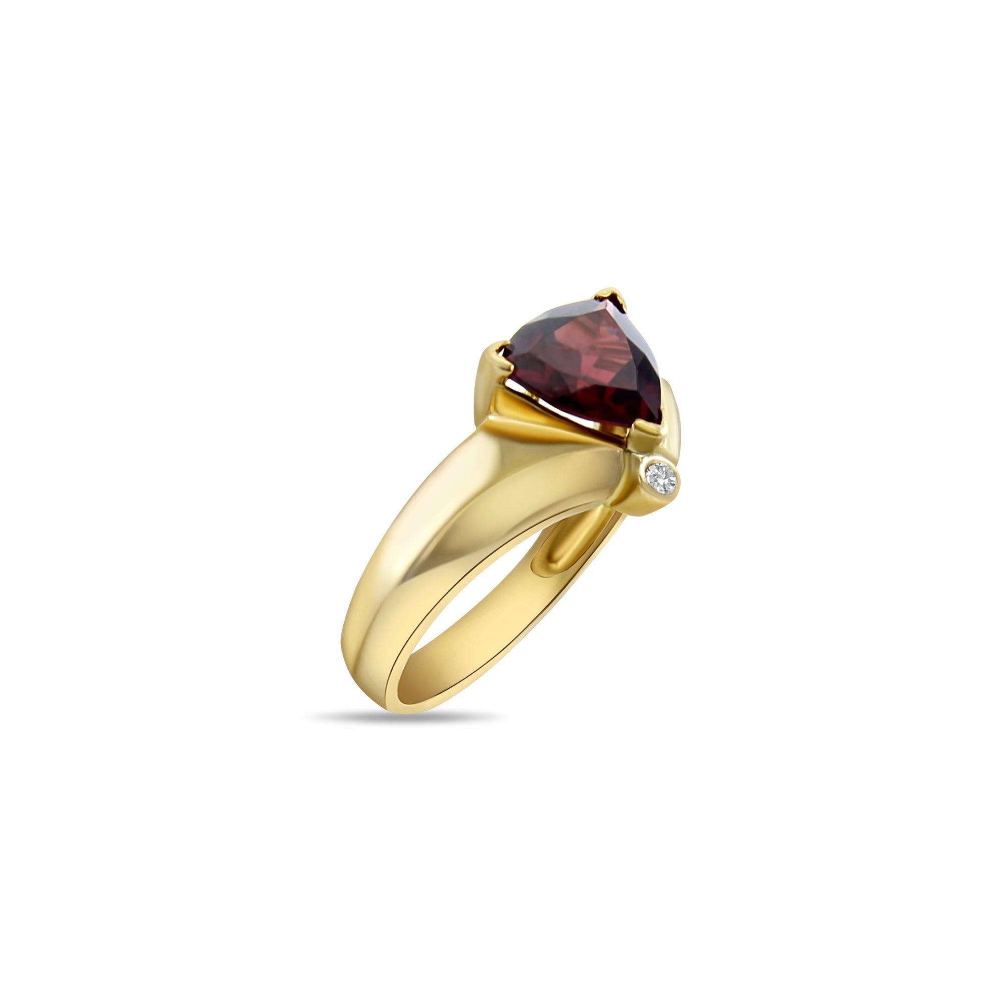 Taille trillion Bague en grenat taillé en trillion  Or jaune 14k en vente