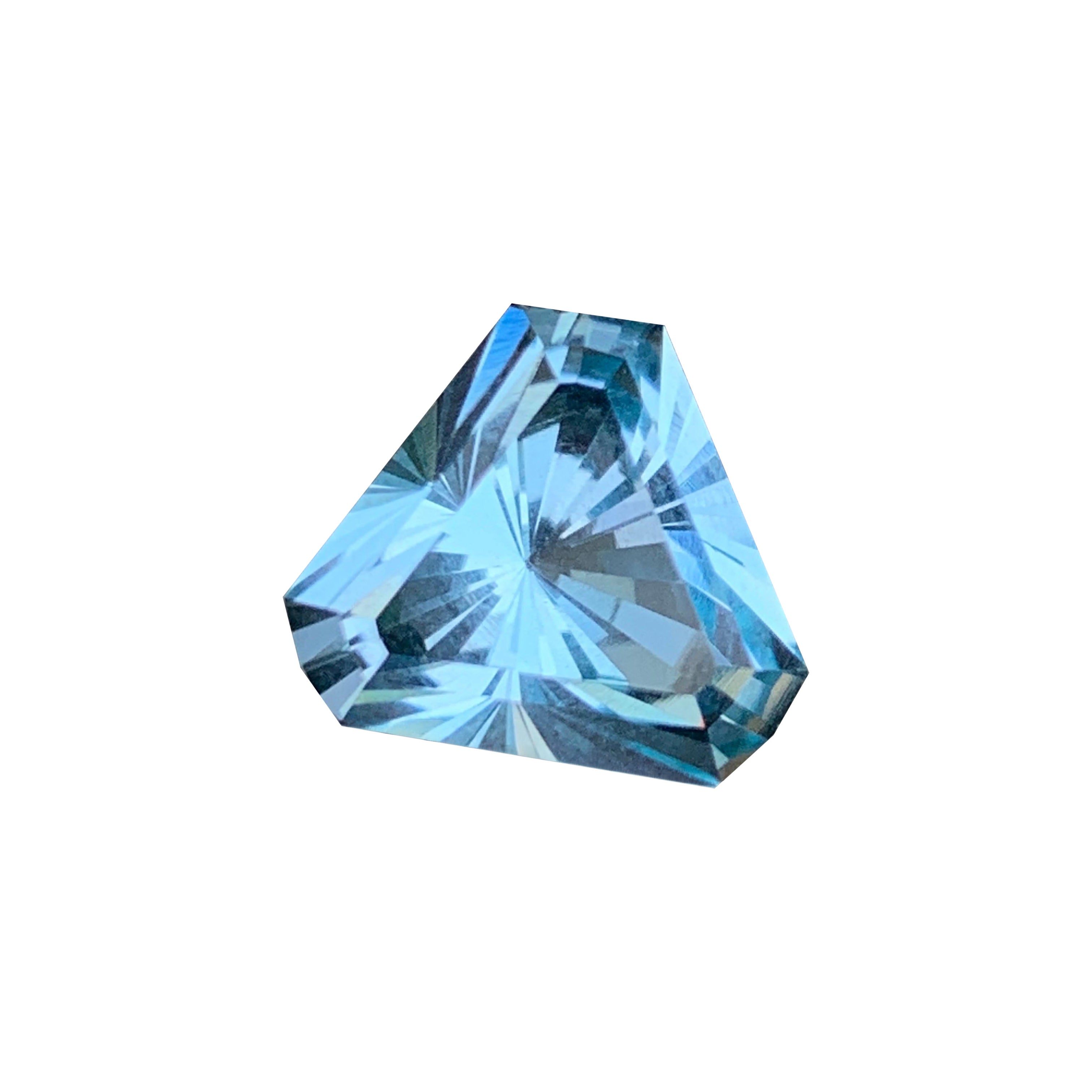 Trillion Cut Light Sky Blue Topaz Faceted Loose Gemstone for Jewellery For Sale