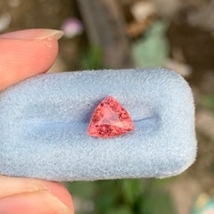 Pietra preziosa tormalina rosa naturale con taglio "Trillion" per anelli e ciondoli