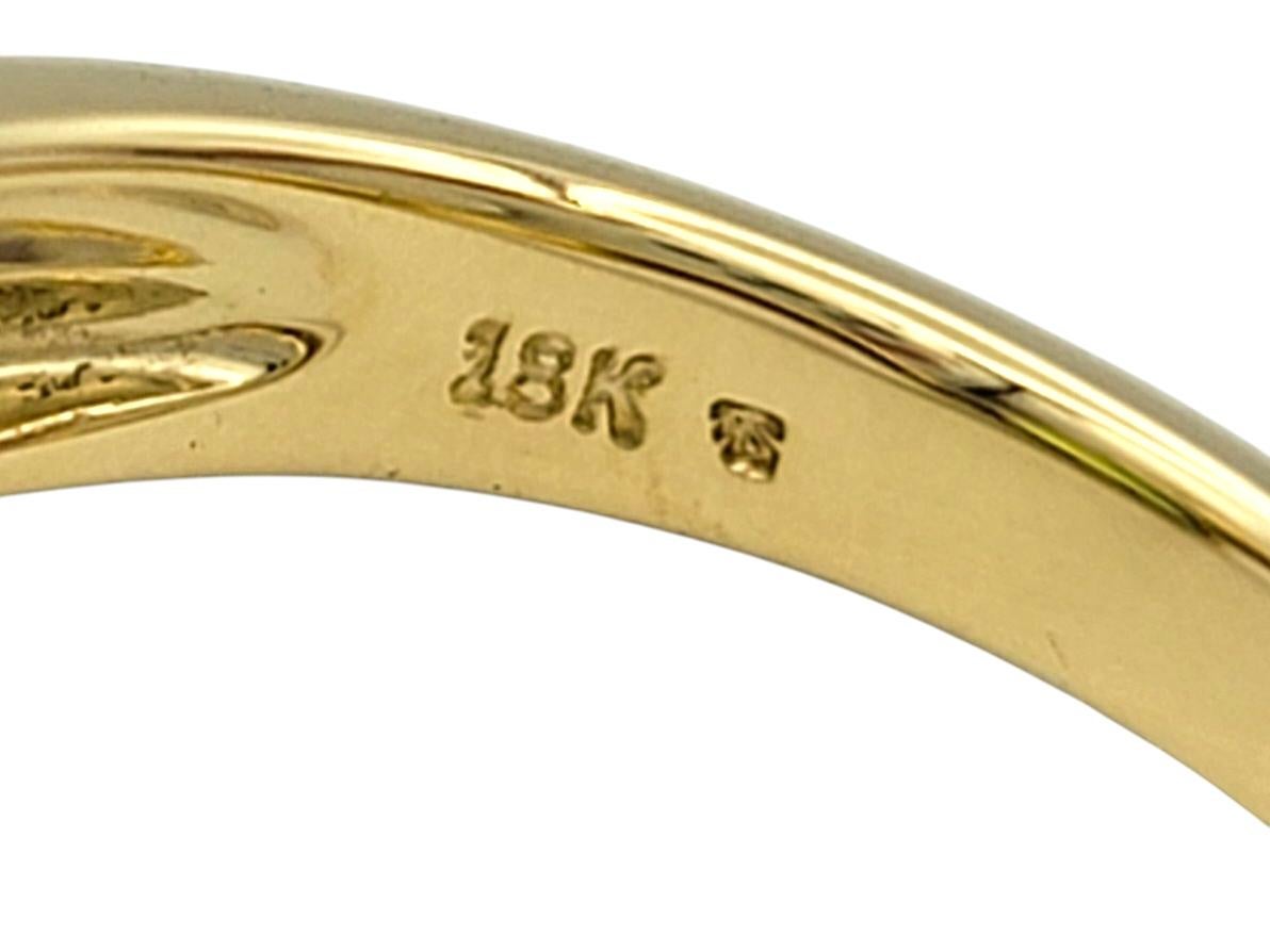 Bypass-Cocktailring aus 18 Karat Gelbgold mit Peridot im Trillionschliff und Diamanten im Angebot 1