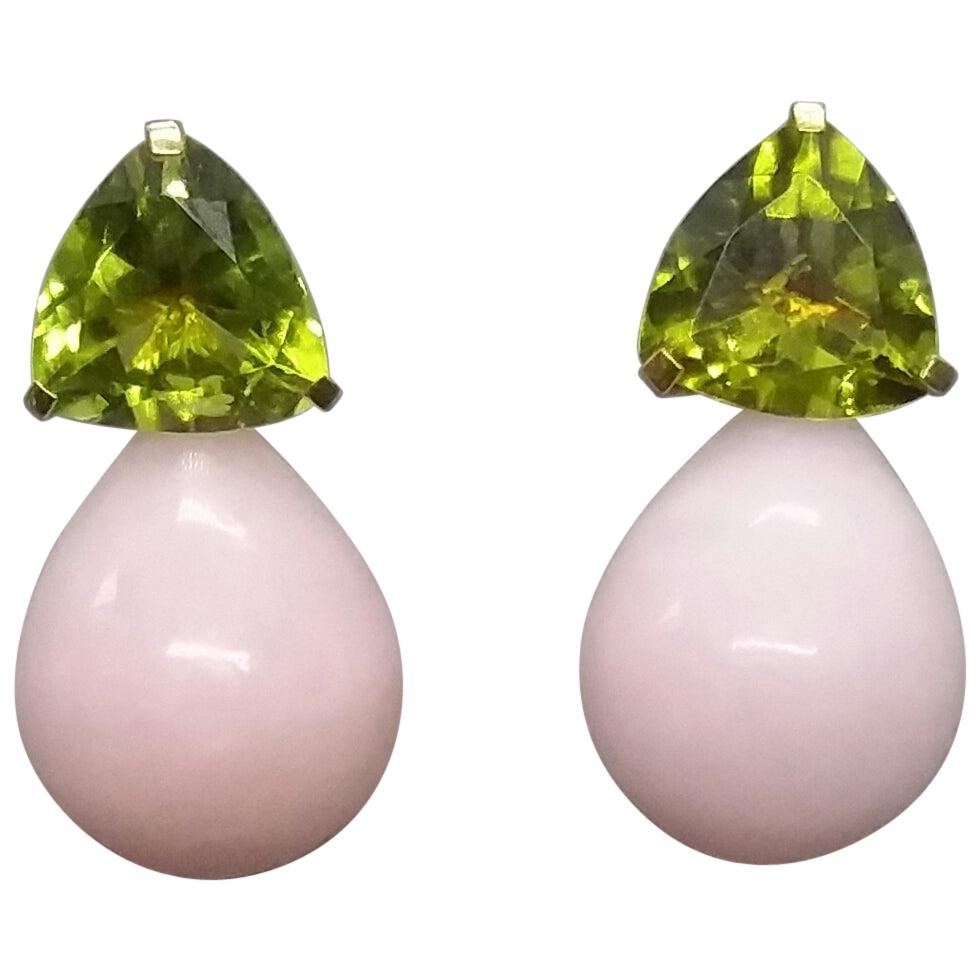 Trillionenschliff Peridot Rosa Opal Plain Tropfen 14 Karat massives Gelbgold Ohrringe im Angebot