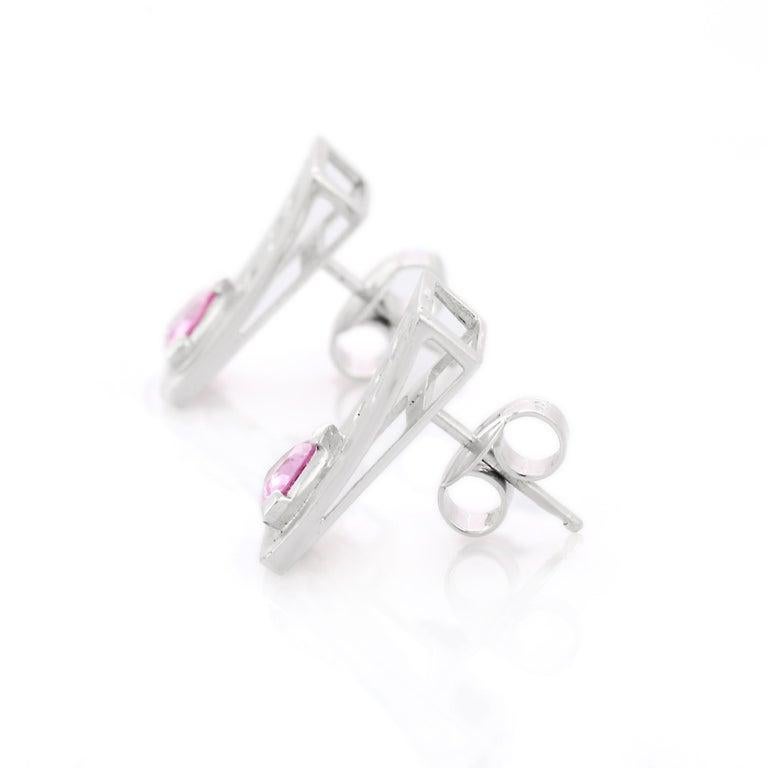 Clous d'oreilles rectangulaires en or blanc massif 18 carats avec saphir rose de taille trillion Neuf - En vente à New York, NY