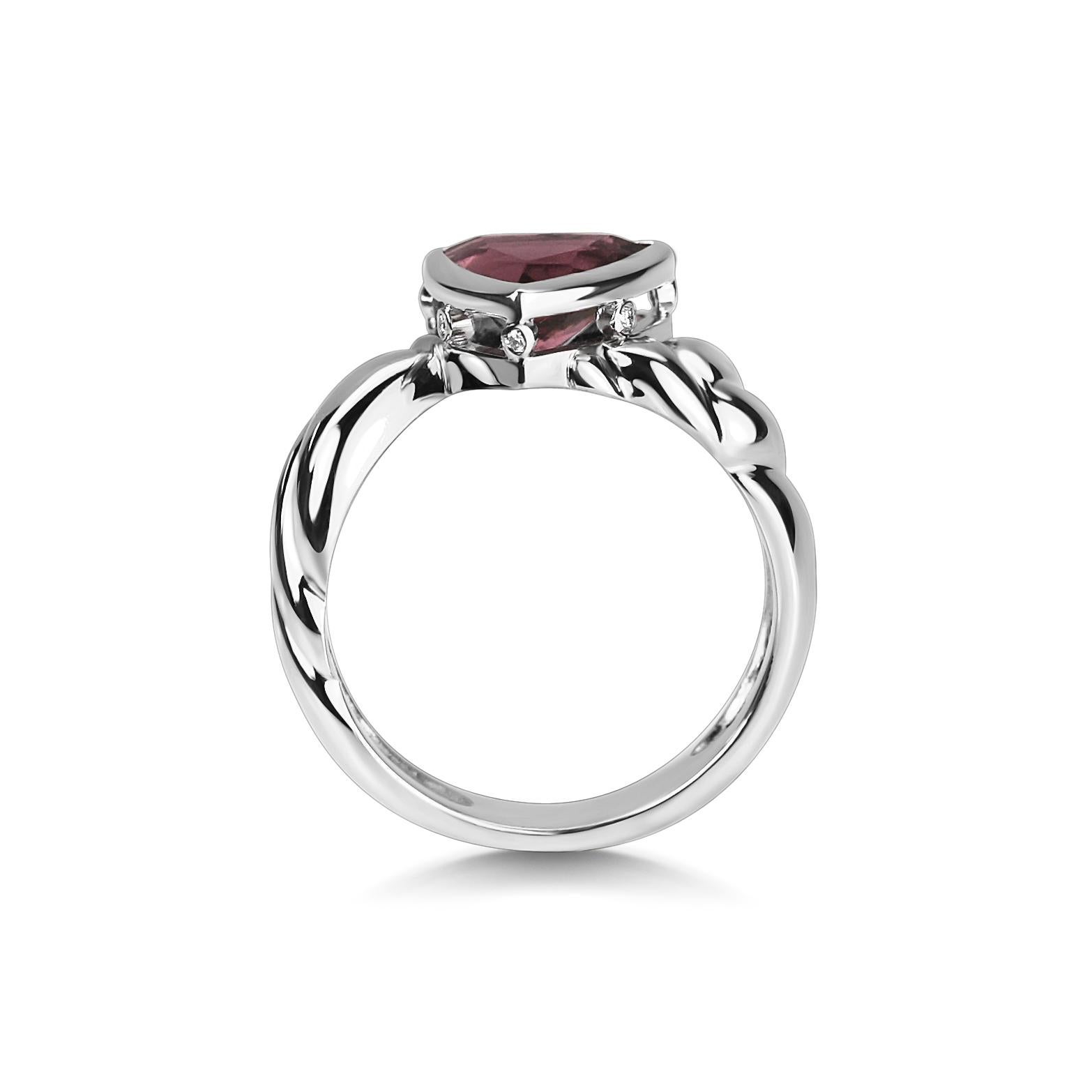 Trillion Cut Pink Tourmaline Ring with Diamonds 18 Karat White Gold Carved Band In New Condition For Sale In London, GB