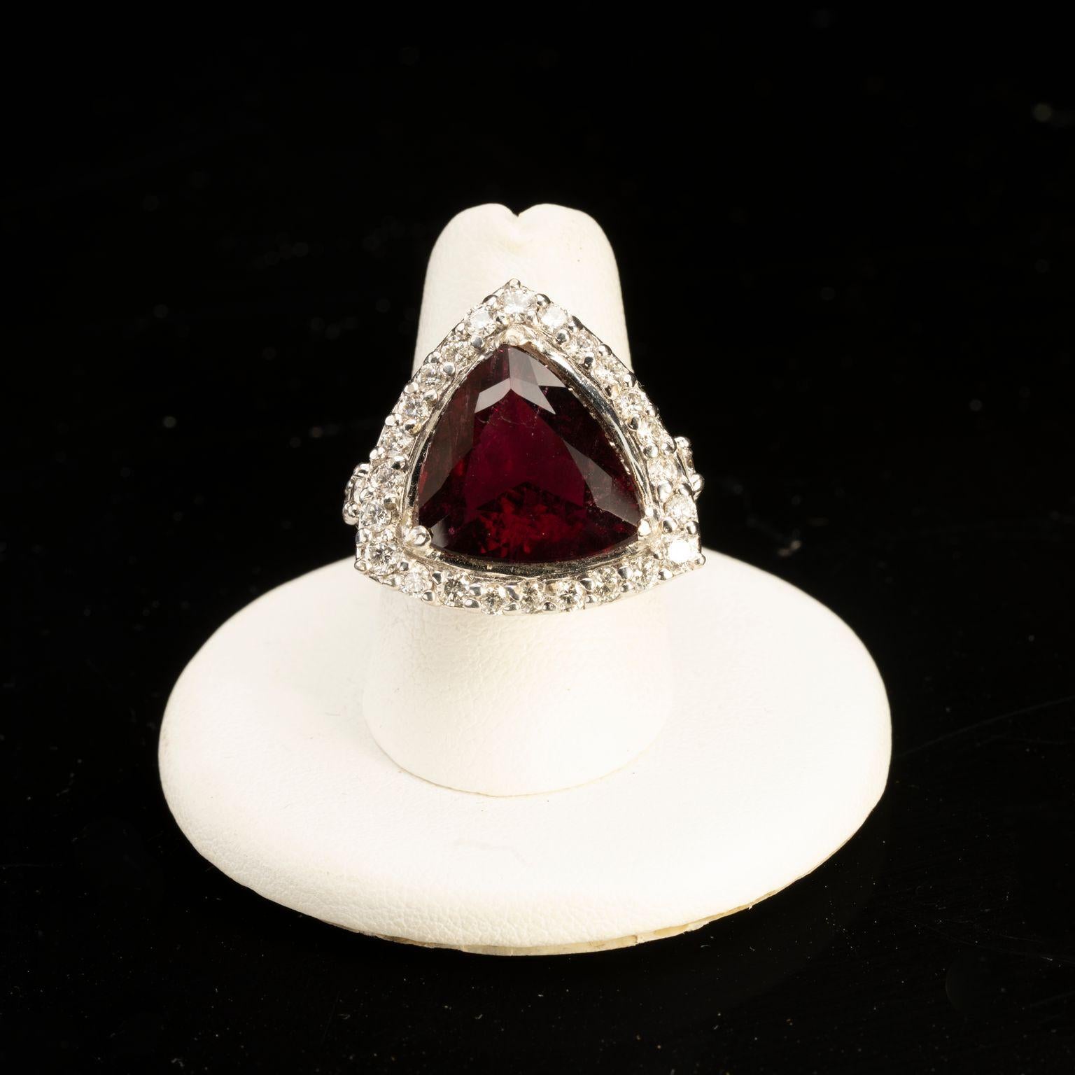 Trillion-Cut Rubellite and White Diamond 14 Karat White Gold Cocktail Ring In New Condition For Sale In New York, NY