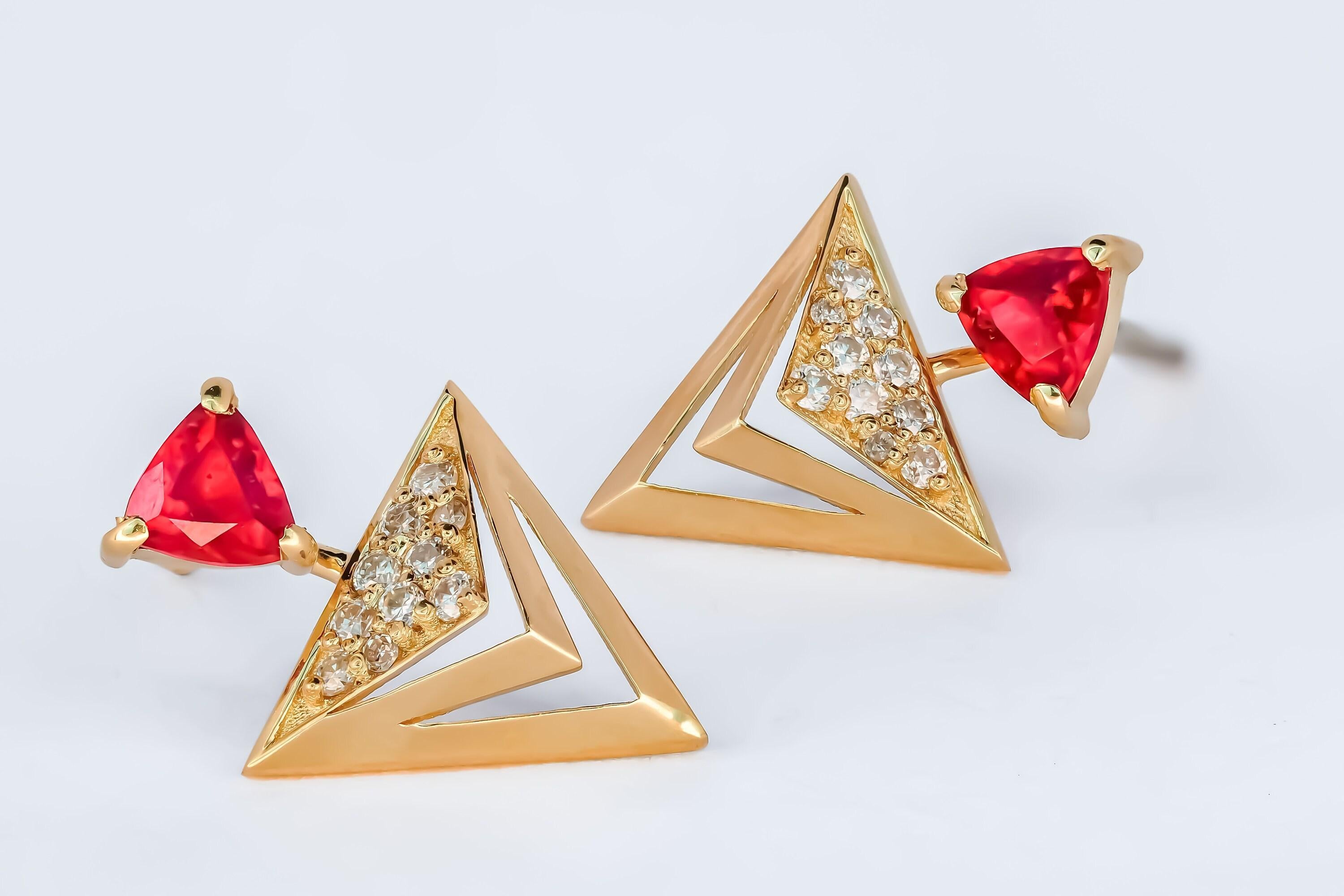 Trillion cut ruby stud earrings In New Condition For Sale In Istanbul, TR