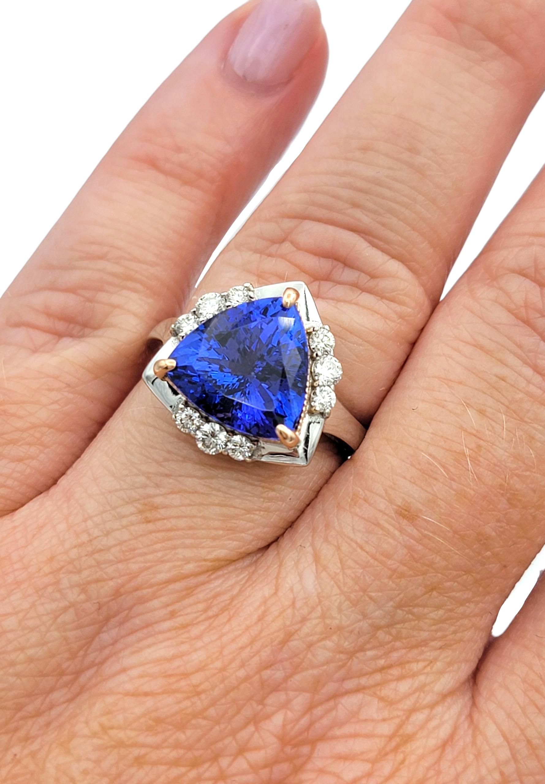 Anello cocktail con tanzanite e diamanti taglio trilione in oro bianco e rosa 14 carati in vendita 4