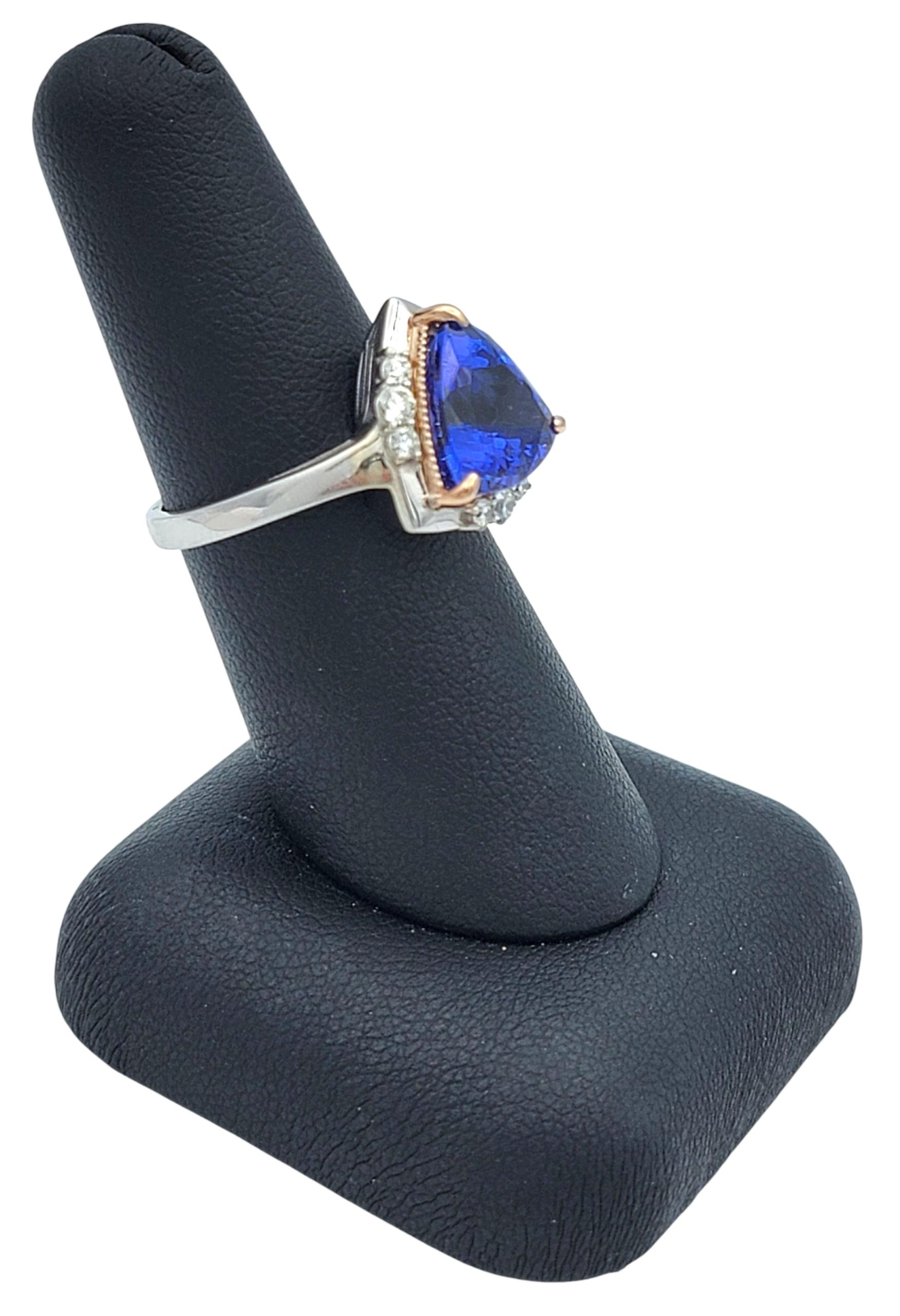 Anello cocktail con tanzanite e diamanti taglio trilione in oro bianco e rosa 14 carati in vendita 6