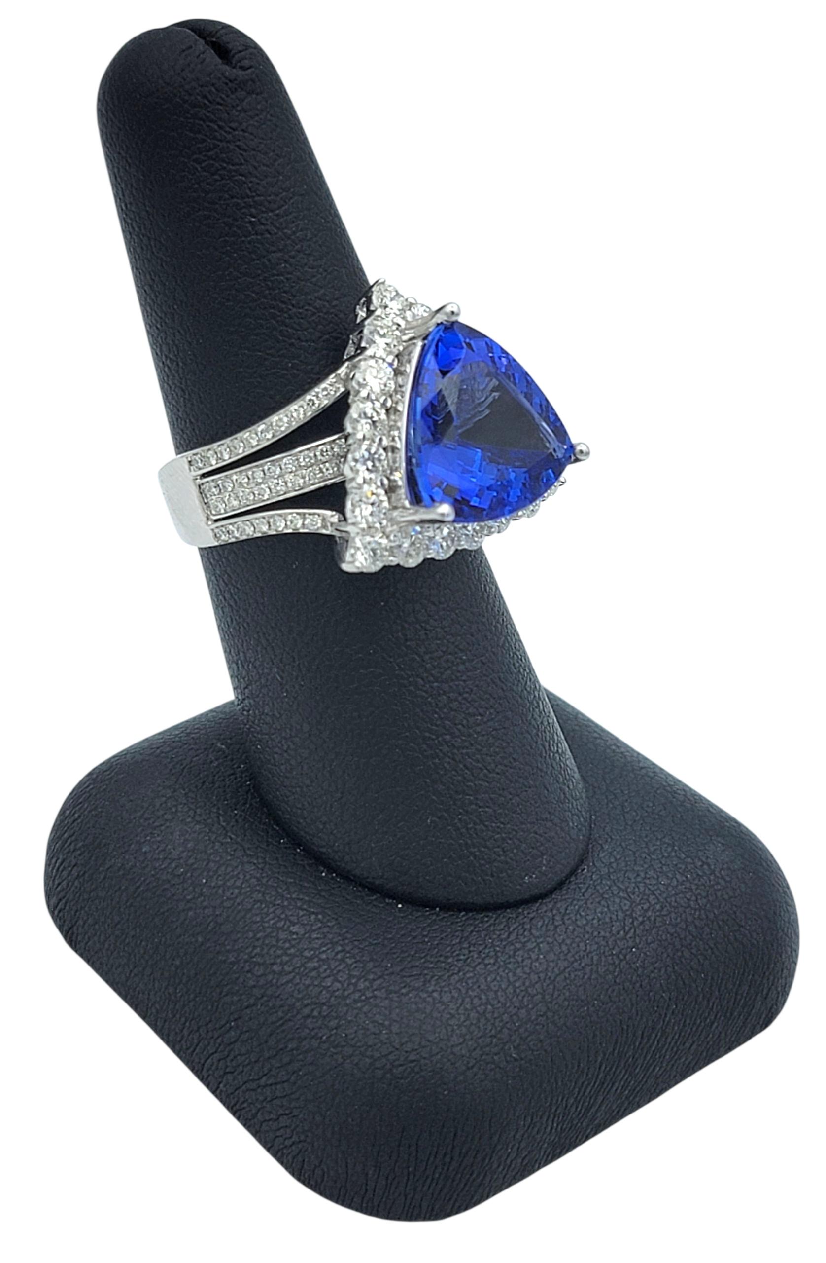 Anello cocktail con tanzanite e diamanti taglio trilione con gambo diviso, oro bianco 14 carati in vendita 6