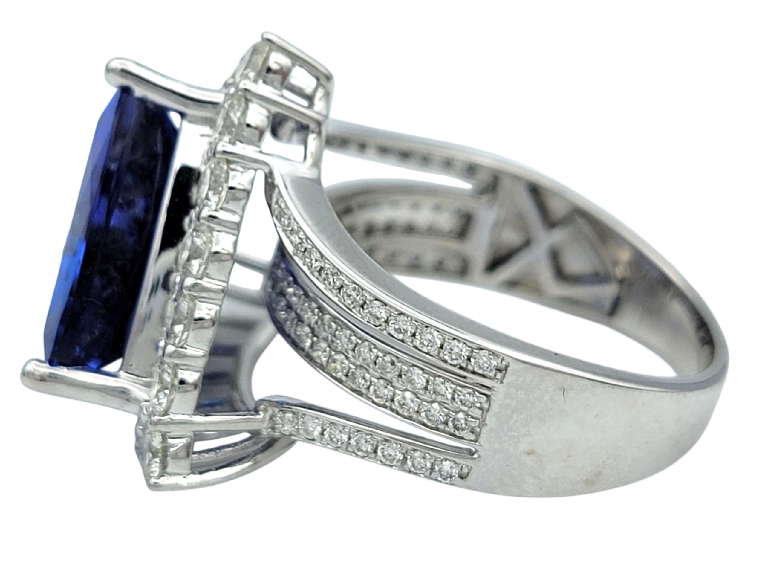 Anello cocktail con tanzanite e diamanti taglio trilione con gambo diviso, oro bianco 14 carati in vendita 1