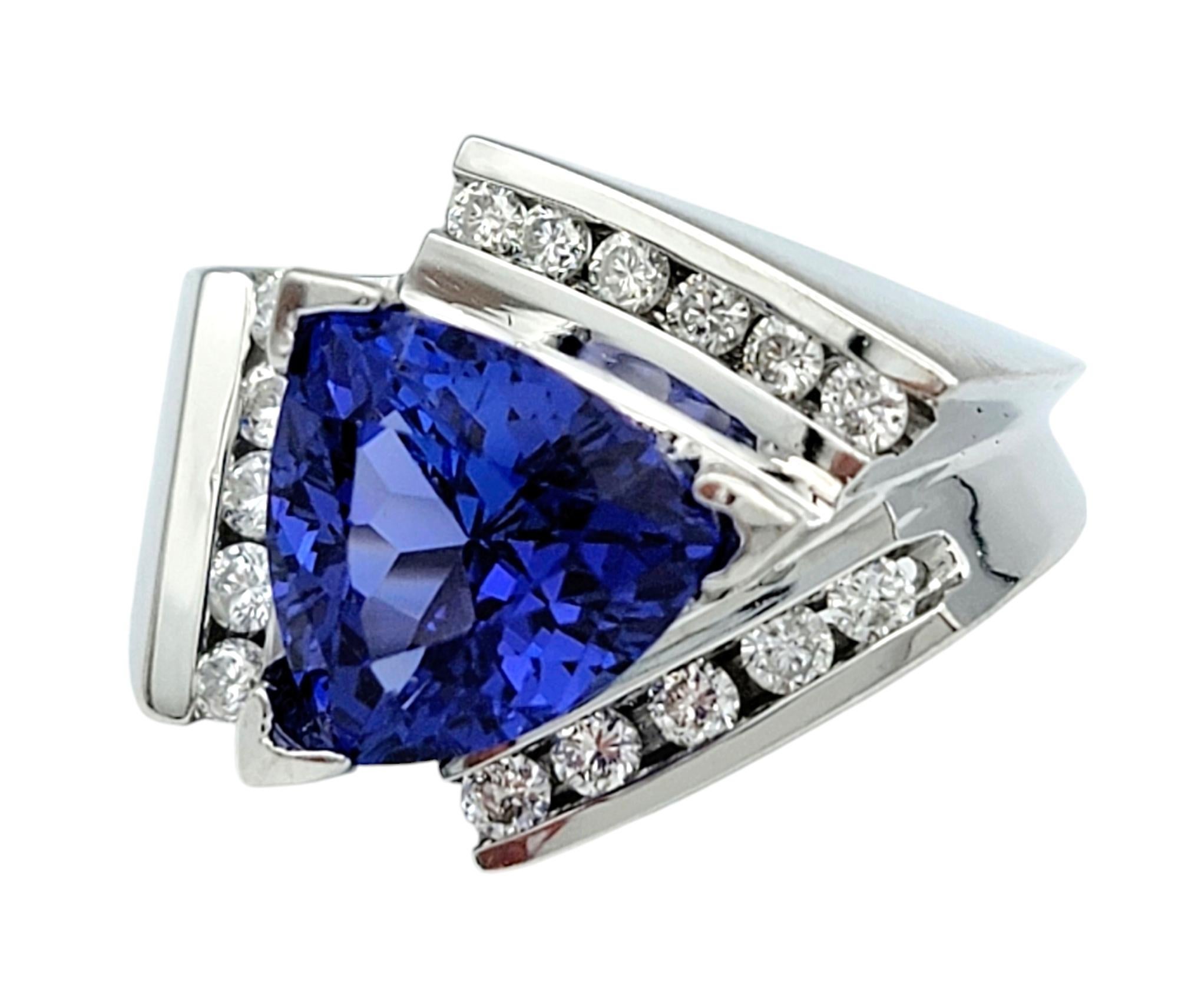 Contemporary Trillion Cut Tanzanite Cocktail Ring with Diamonds in 14 Karat Gold In Good Condition For Sale In Scottsdale, AZ