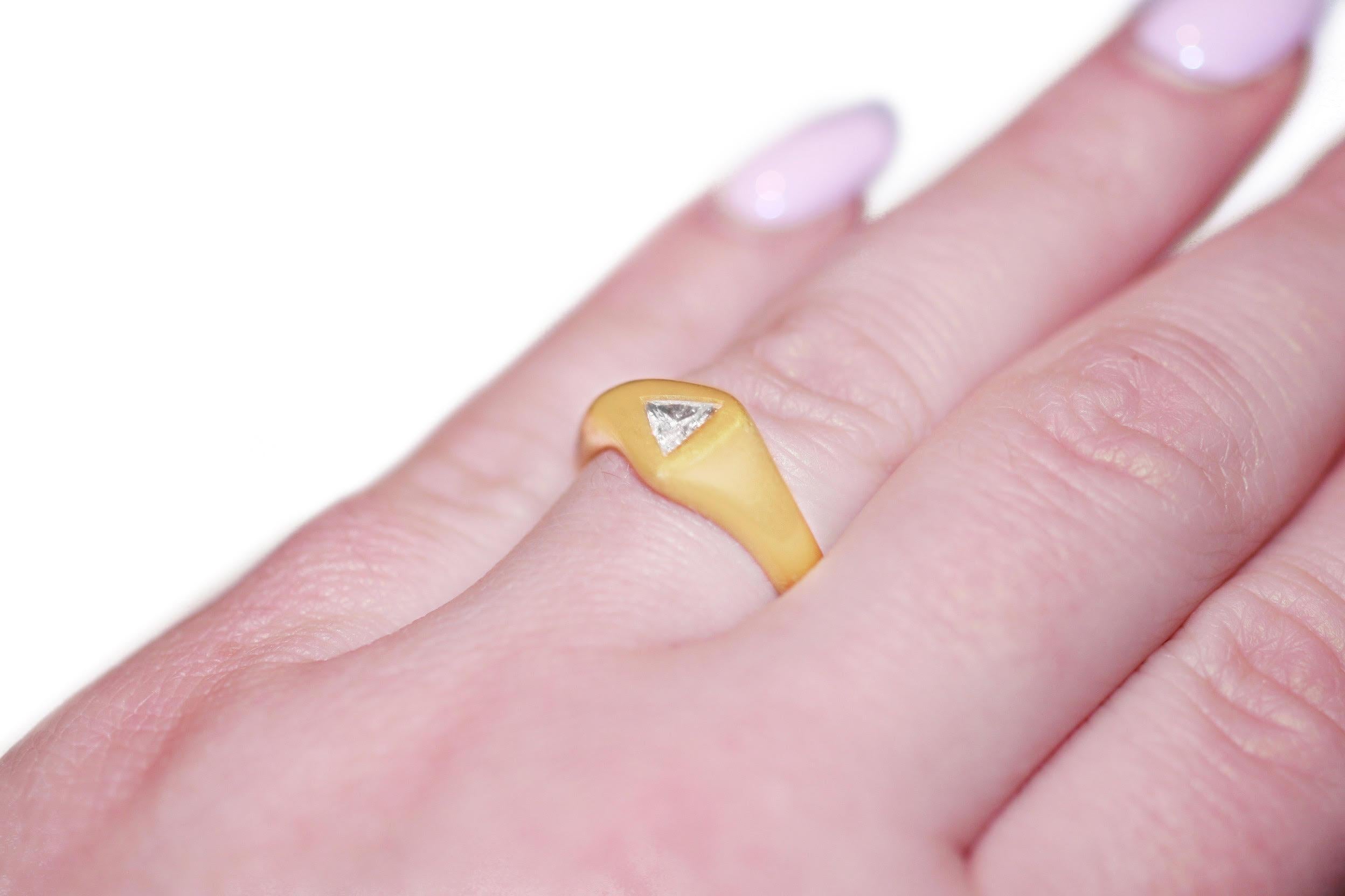 Trillion Cut Trillion Diamond Yellow Gold Ring For Sale