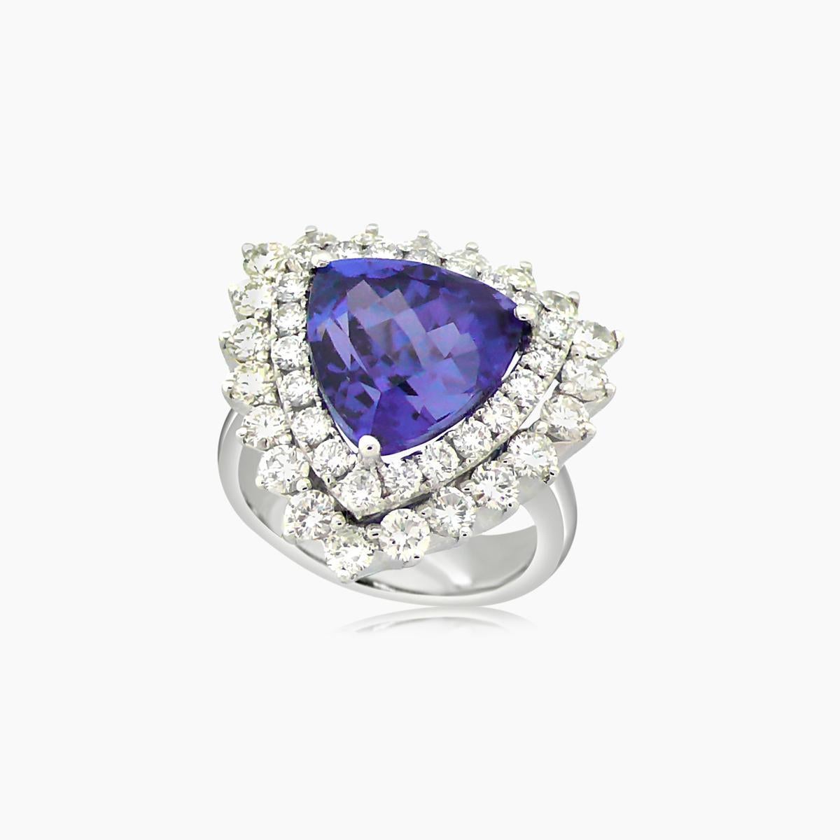Dimensions: 2.10x2.15x2.90cm
Color: 18K White Gold
Materials:
