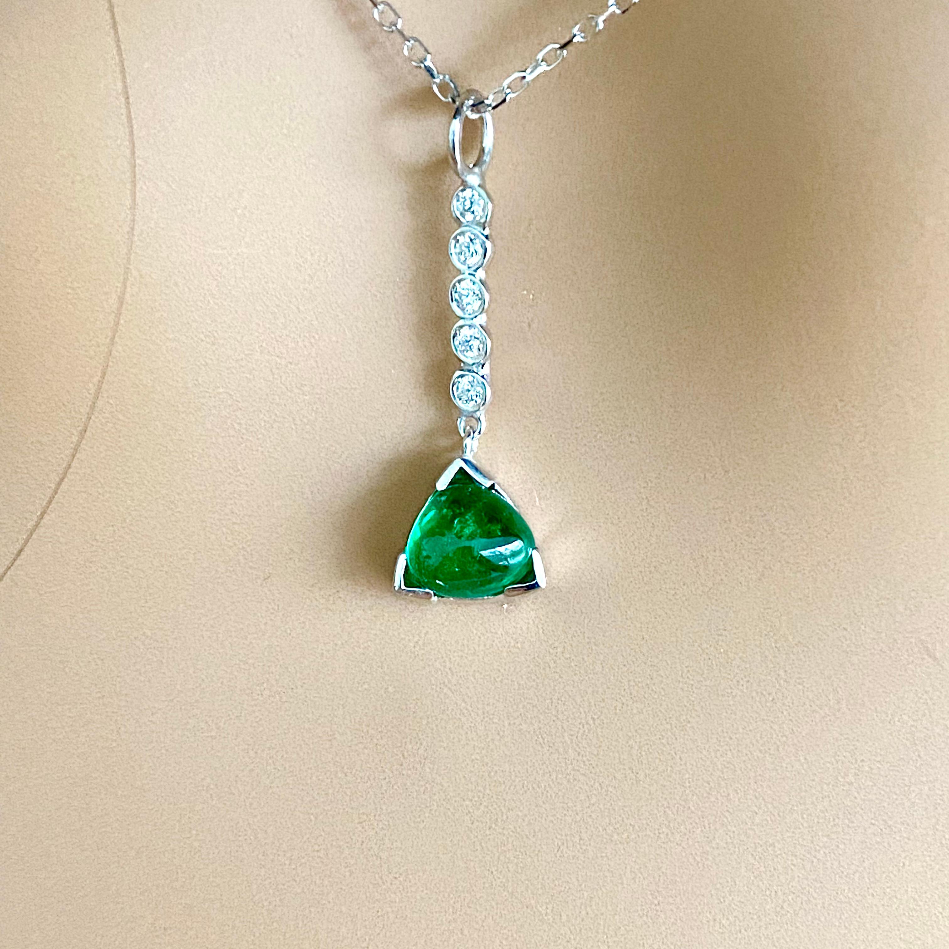 Contemporary Trillion Shaped Cabochon Emerald and Diamond Lariat Gold Drop Necklace Pendant