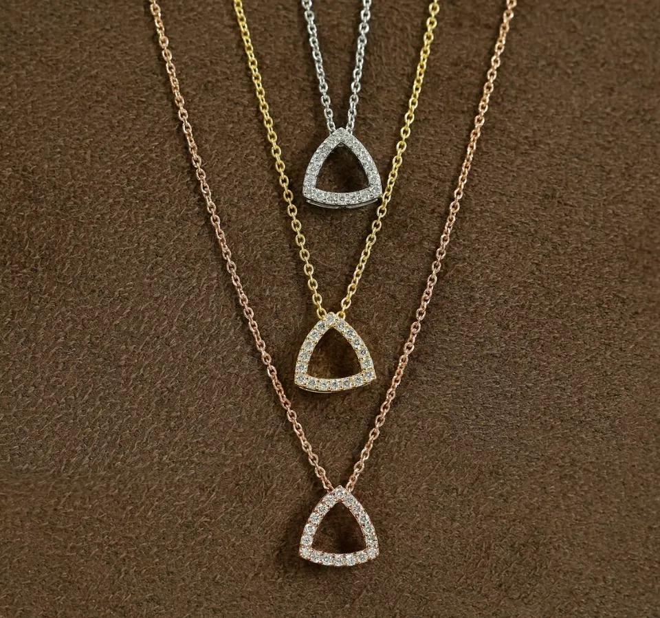 Mini collier Proposal en or massif 14 carats avec diamants en forme de trillion Neuf - En vente à Chicago, IL