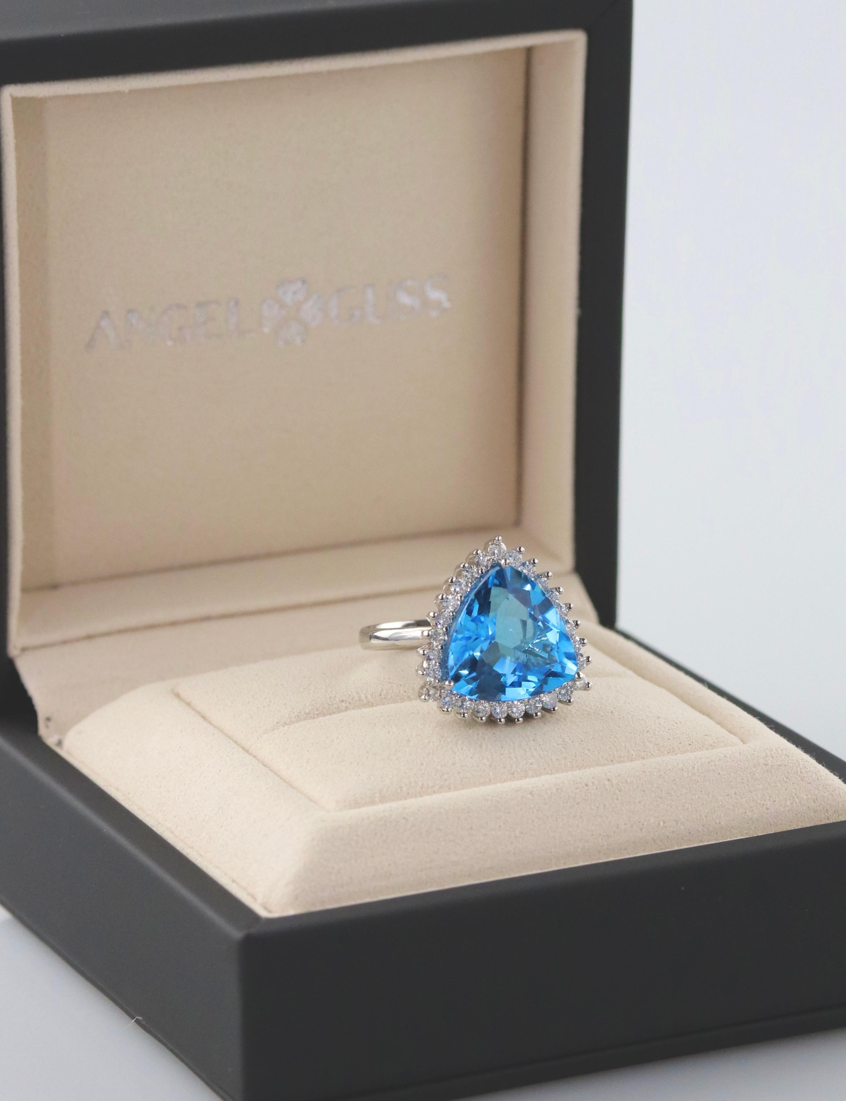 Swiss Topaz & Diamond Ring - 18K Solid Gold - Large Size  For Sale 4