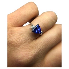 Anello con diamante Trillion Tanzanite in oro 18KT Fine Deep Violet tanzanite
