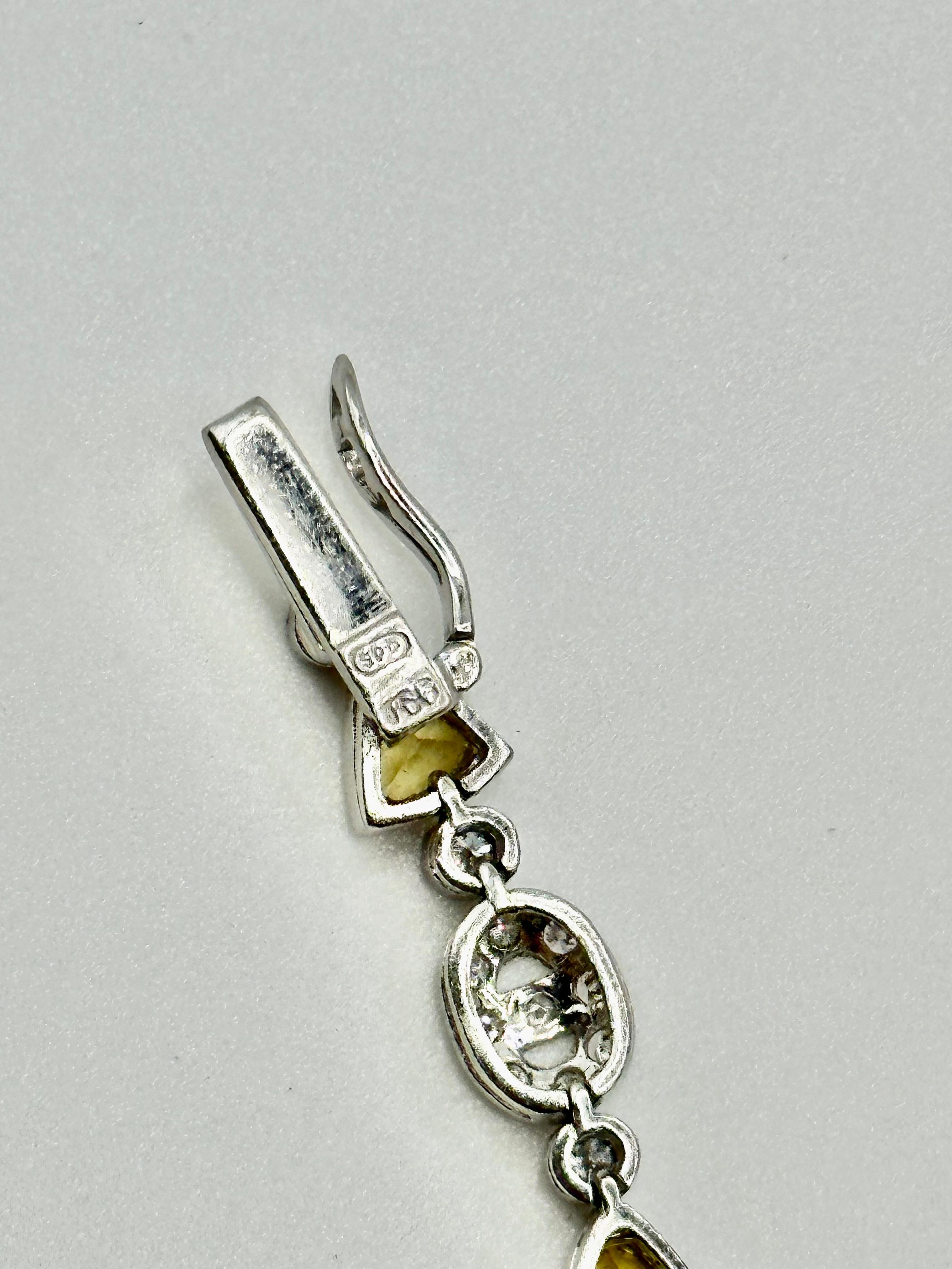 Trillion Yellow Sapphire and Oval Motif Diamond Bracelet on 18 Karat White Gold In New Condition For Sale In Westmount, CA