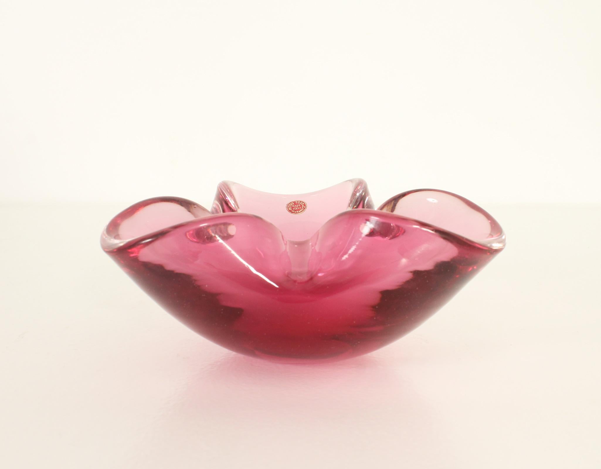 Mid-Century moderno Posacenere di Murano a forma di trilobo in vetro di Murano Glass Sommerso rosa di Pietro Toso, Italia in vendita