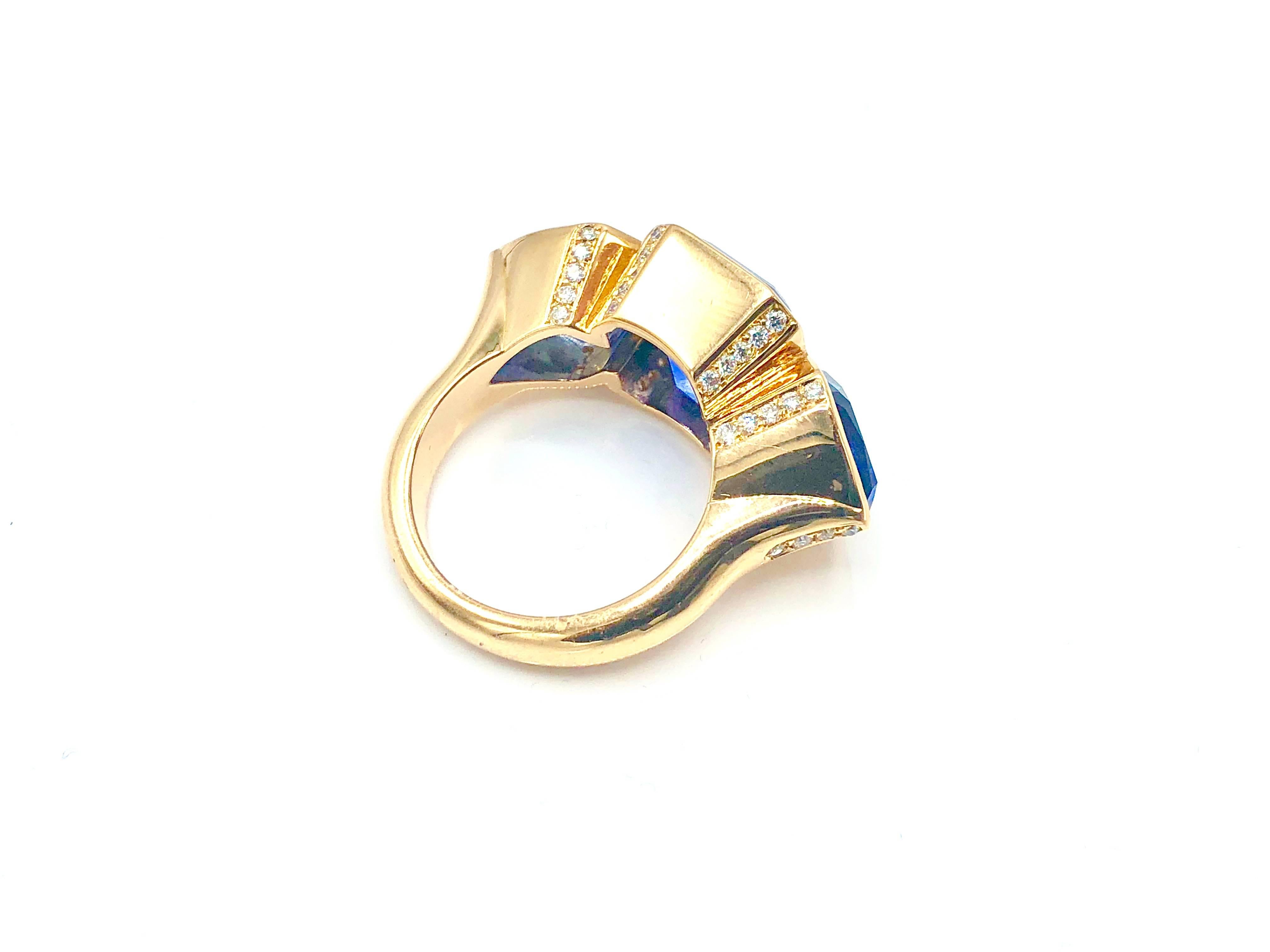 Trilogy Ceylon Sapphire and Diamond Ring In New Condition For Sale In Principaute De Monaco, MC