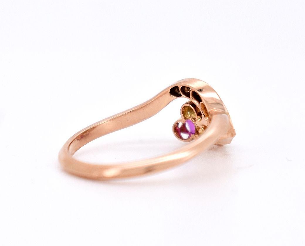 Trilogy Clover Belle Époque Ring, 18-Carat Gold, Natural Diamonds & Rubies In Good Condition For Sale In PARIS, FR