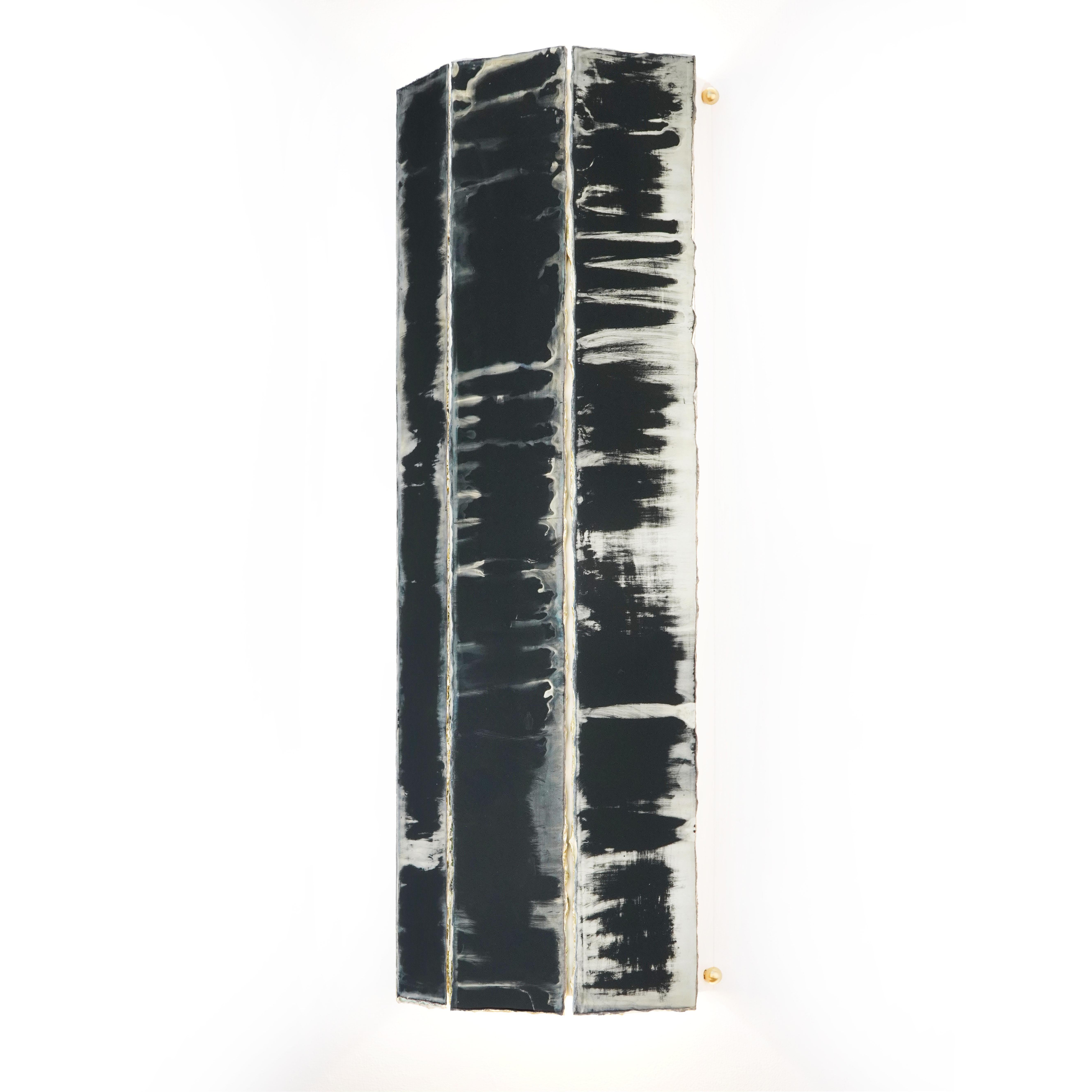 Zeitgenössische Wandleuchte „Trilogy“ aus schwarz versilbertem Kunstglas (Moderne) im Angebot