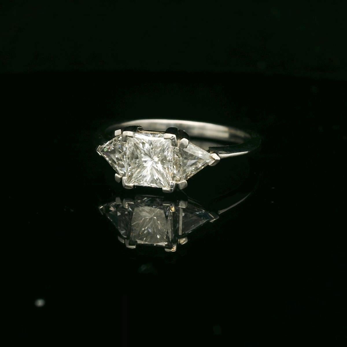 Trilogy Diamond ring In New Condition For Sale In Uccle, BE