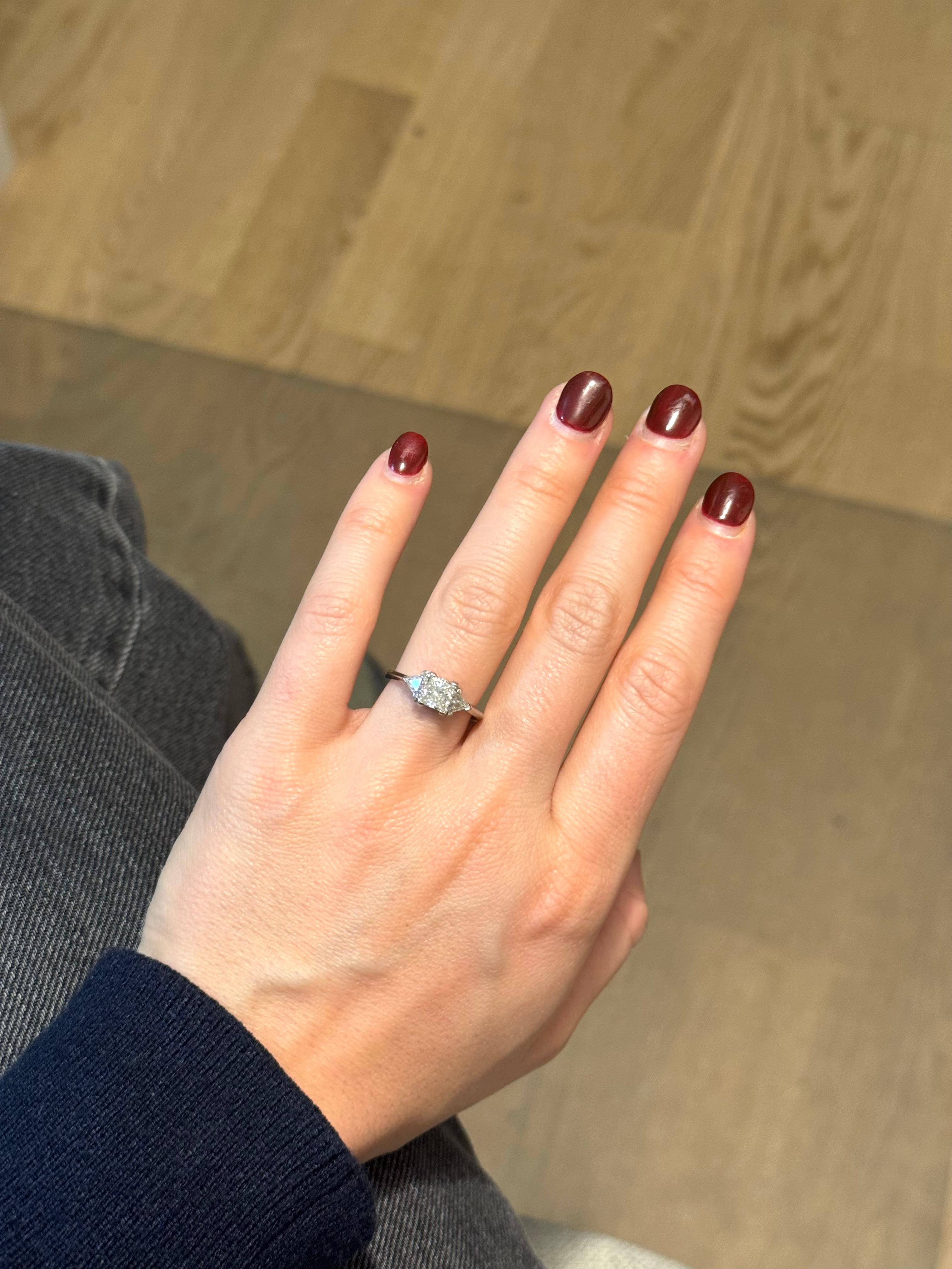 Women's or Men's Trilogy Diamond ring For Sale