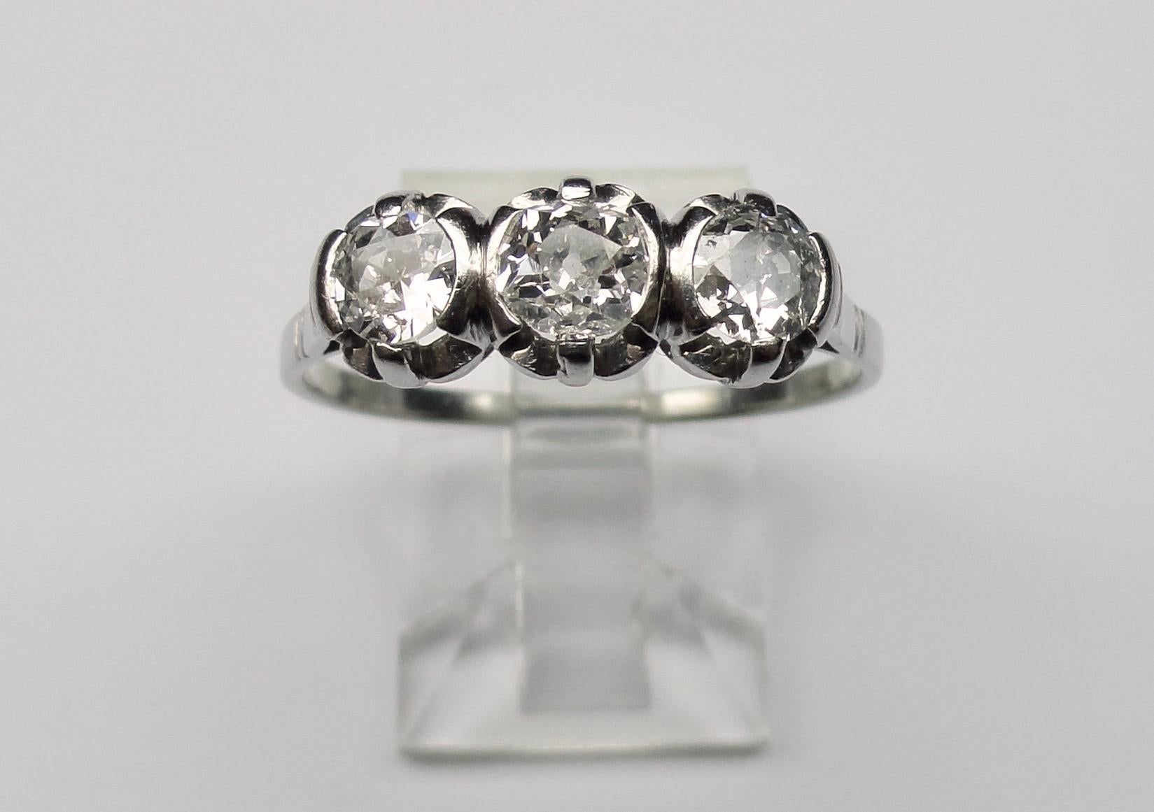Trilogy Diamond Ring in Platinum 1940s Cushion Cut In Good Condition For Sale In Milano, MI
