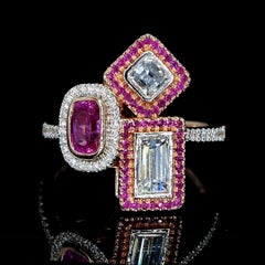 Anello a trilogia: Anello con zaffiro rosa, diamante rotondo e diamante taglio Ascher in oro 18 carati