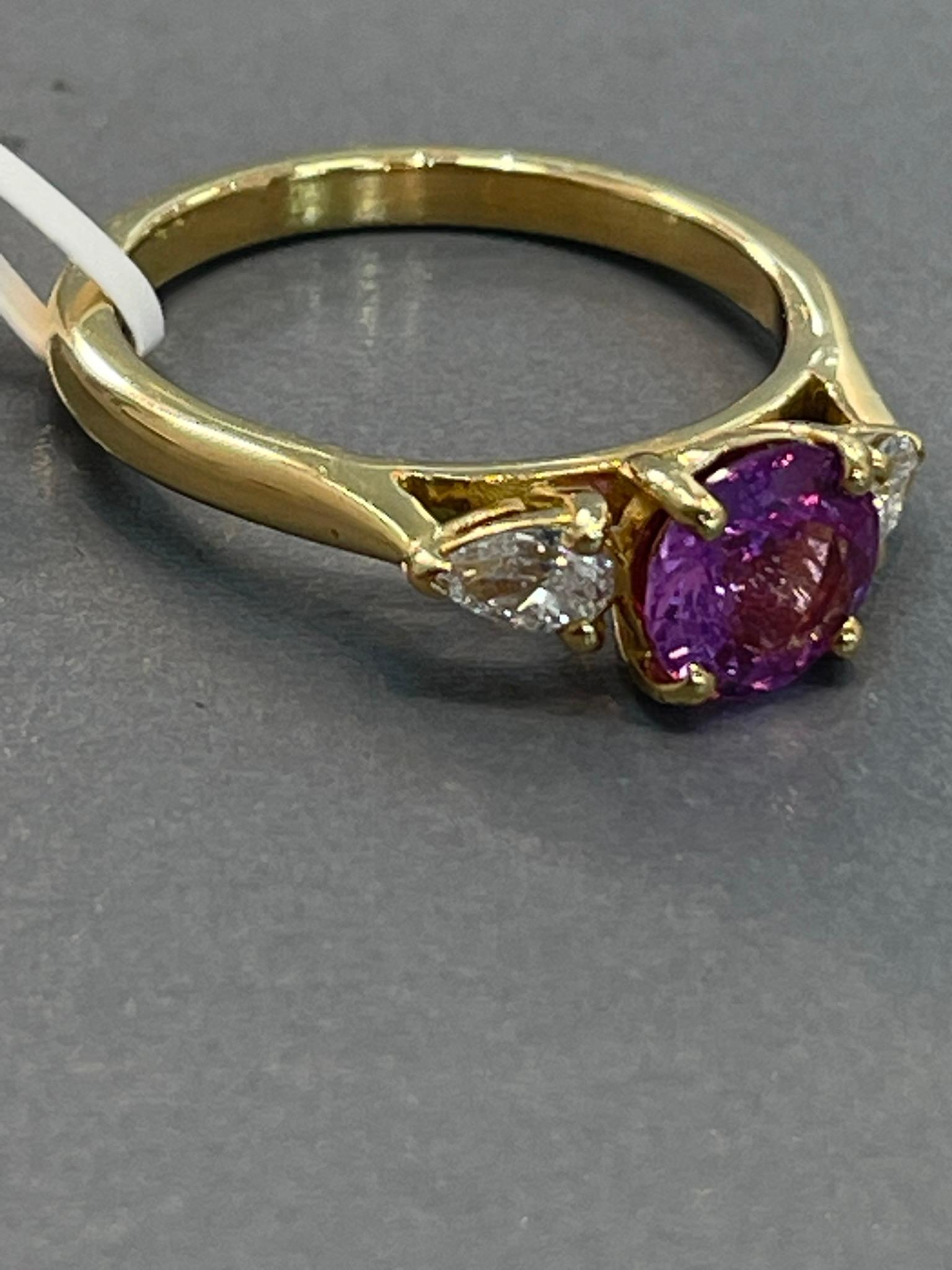 Trilogy Ring with Pink Sapphire Diamonds 18k Yellow Gold For Sale 5