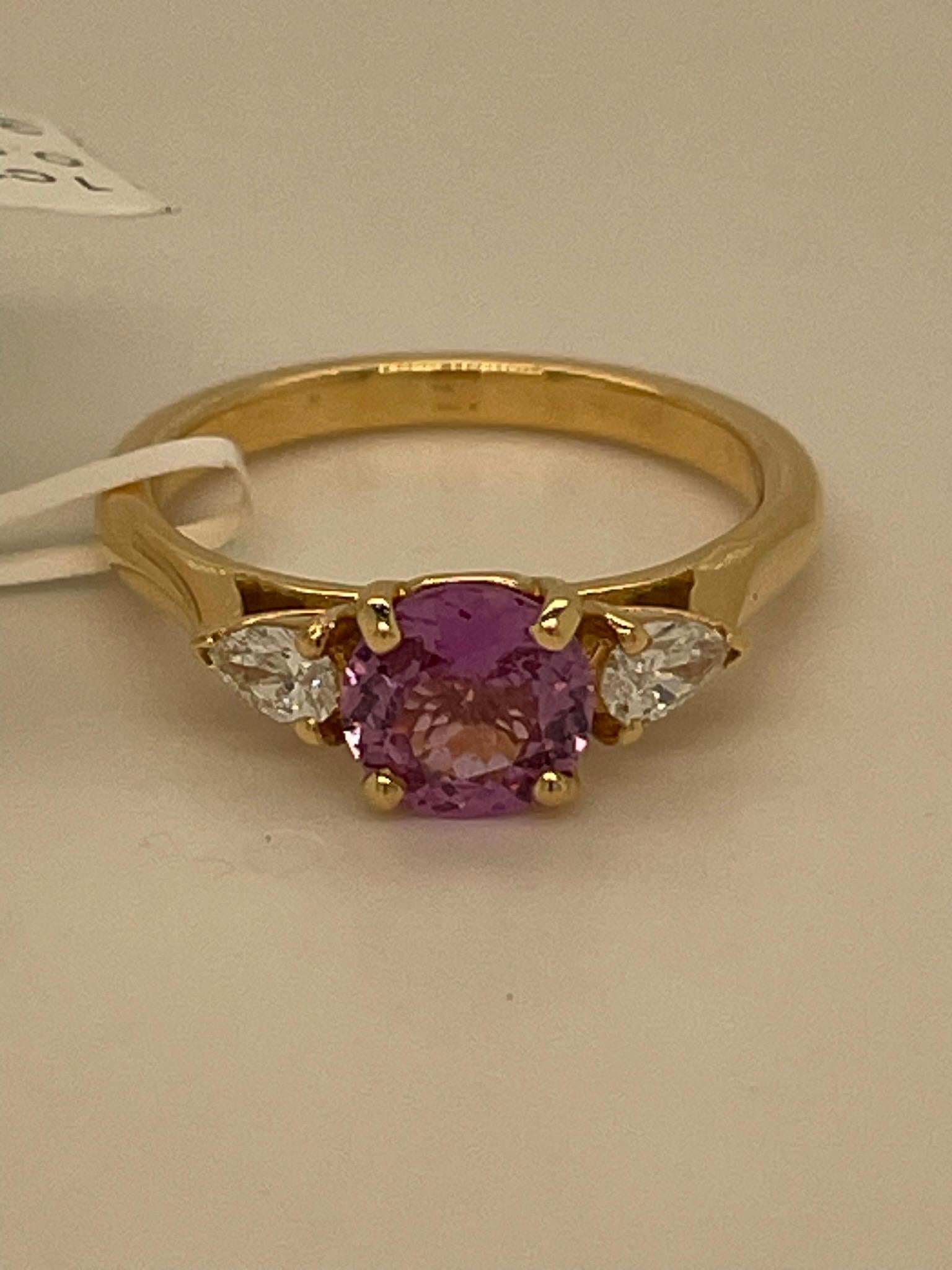 Trilogy Ring with Pink Sapphire Diamonds 18k Yellow Gold In New Condition For Sale In London, GB
