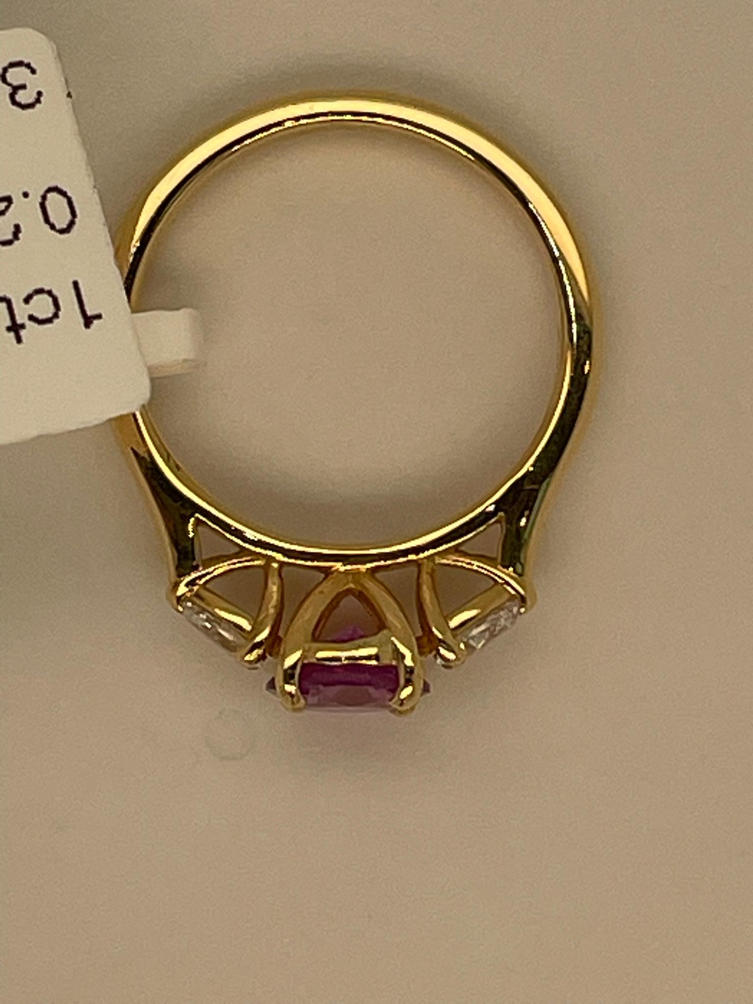 Women's Trilogy Ring with Pink Sapphire Diamonds 18k Yellow Gold For Sale