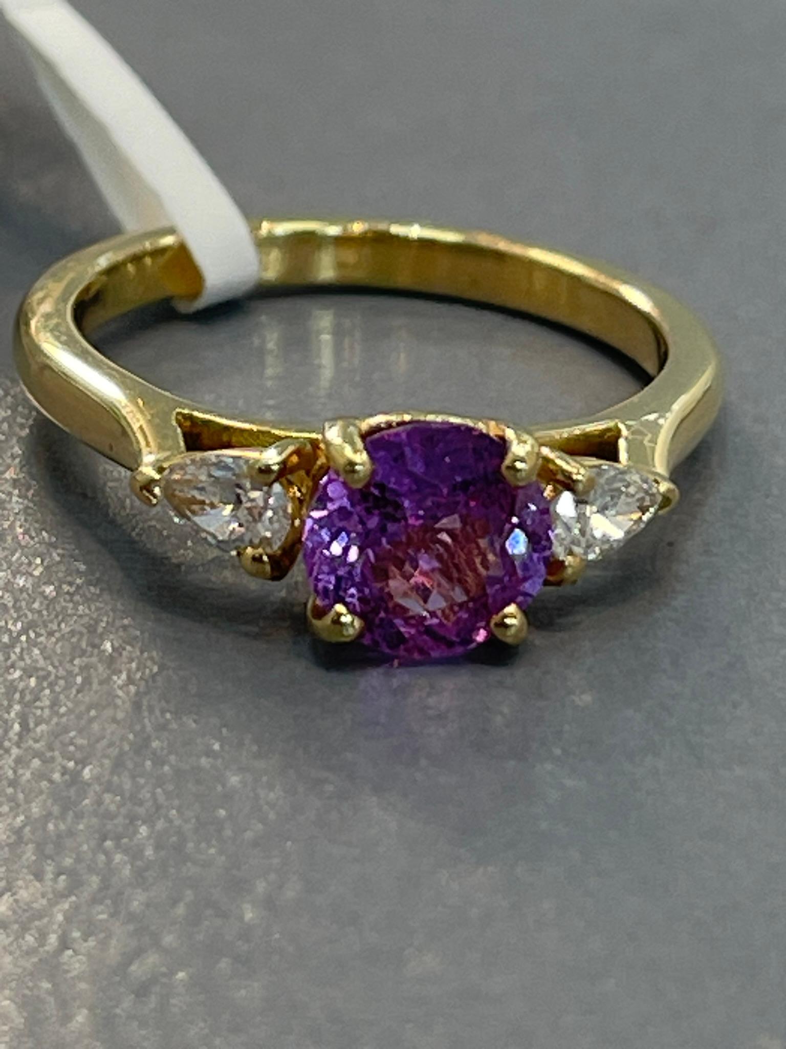 Trilogy Ring with Pink Sapphire Diamonds 18k Yellow Gold For Sale 2