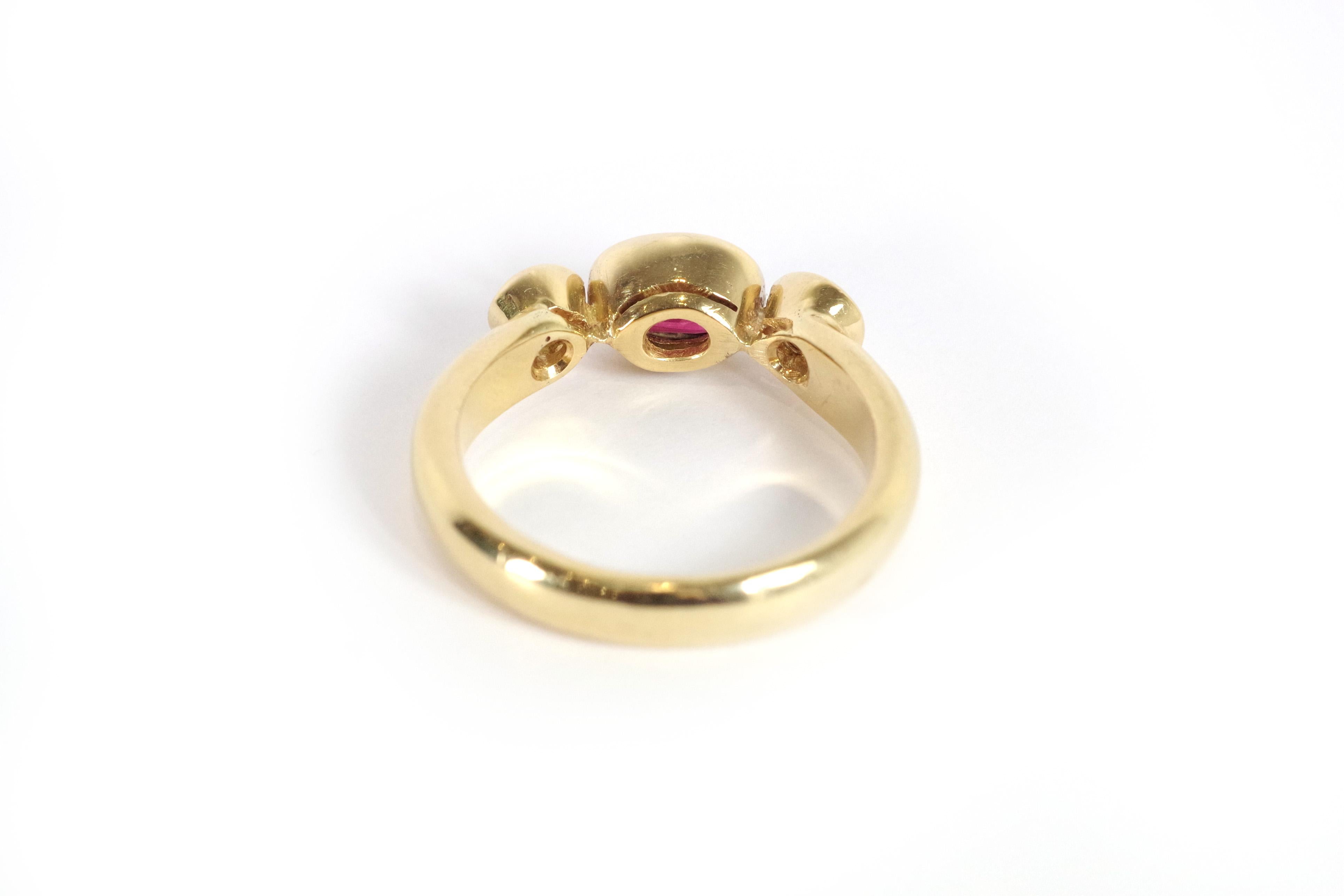 Trilogy ruby and diamond ring in 18k gold, wedding ring For Sale 3