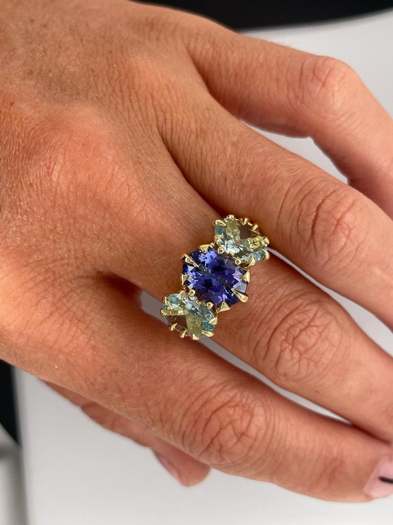For Sale:  Trilogy Three Stone Blue Tanzanite and Aquamarine Ring in 18ct Yellow Gold 3