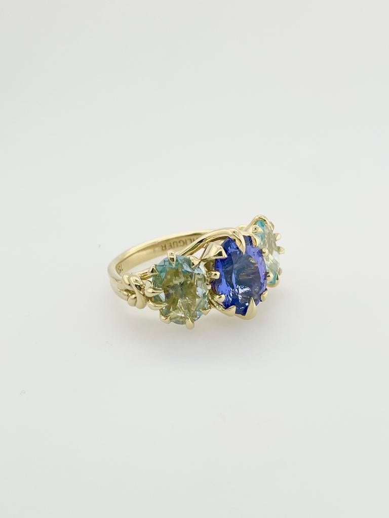 For Sale:  Trilogy Three Stone Blue Tanzanite and Aquamarine Ring in 18ct Yellow Gold 4