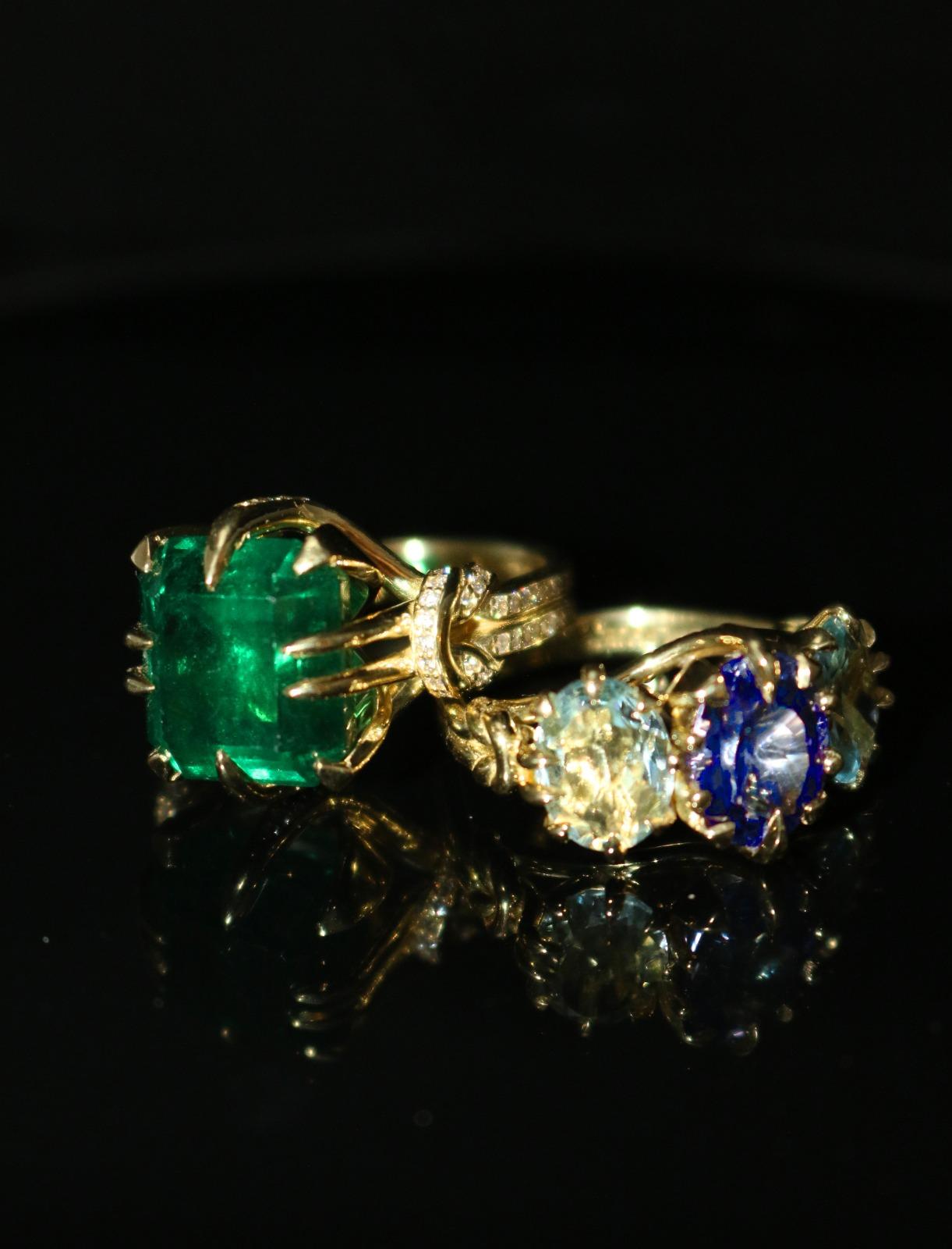 For Sale:  Trilogy Three Stone Blue Tanzanite and Aquamarine Ring in 18ct Yellow Gold 6