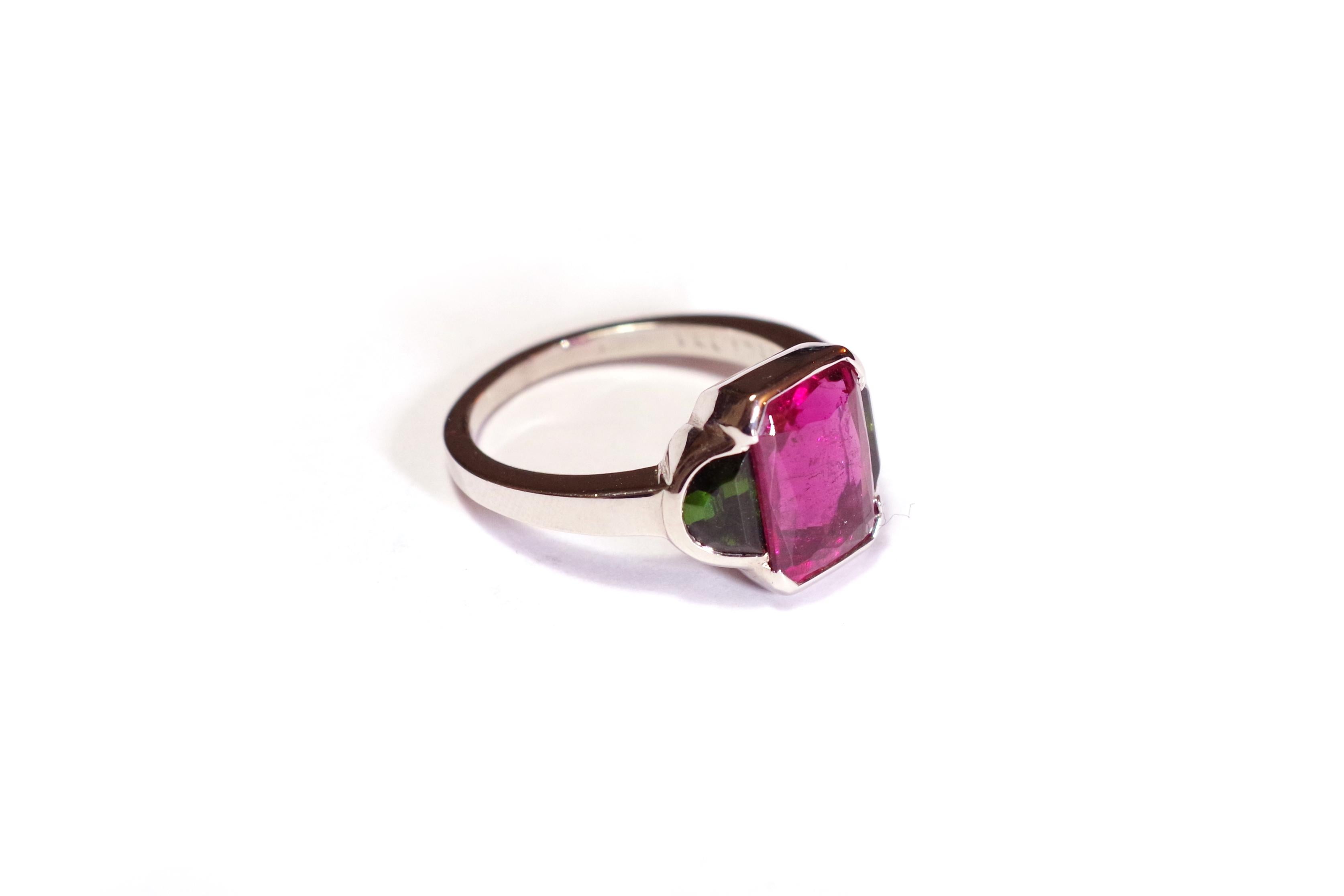 Contemporary Trilogy Tourmaline Ring in White Gold 18 Karats For Sale