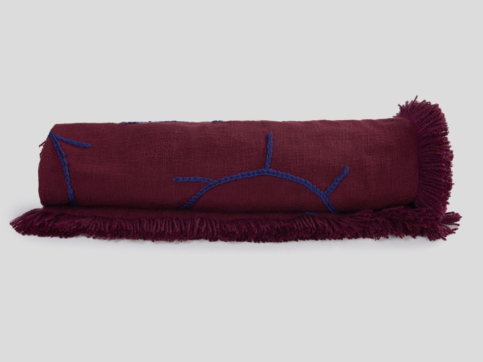 Trim, Hand Embroidered Burgundy Throw Blanket In New Condition For Sale In Middelburg, NL