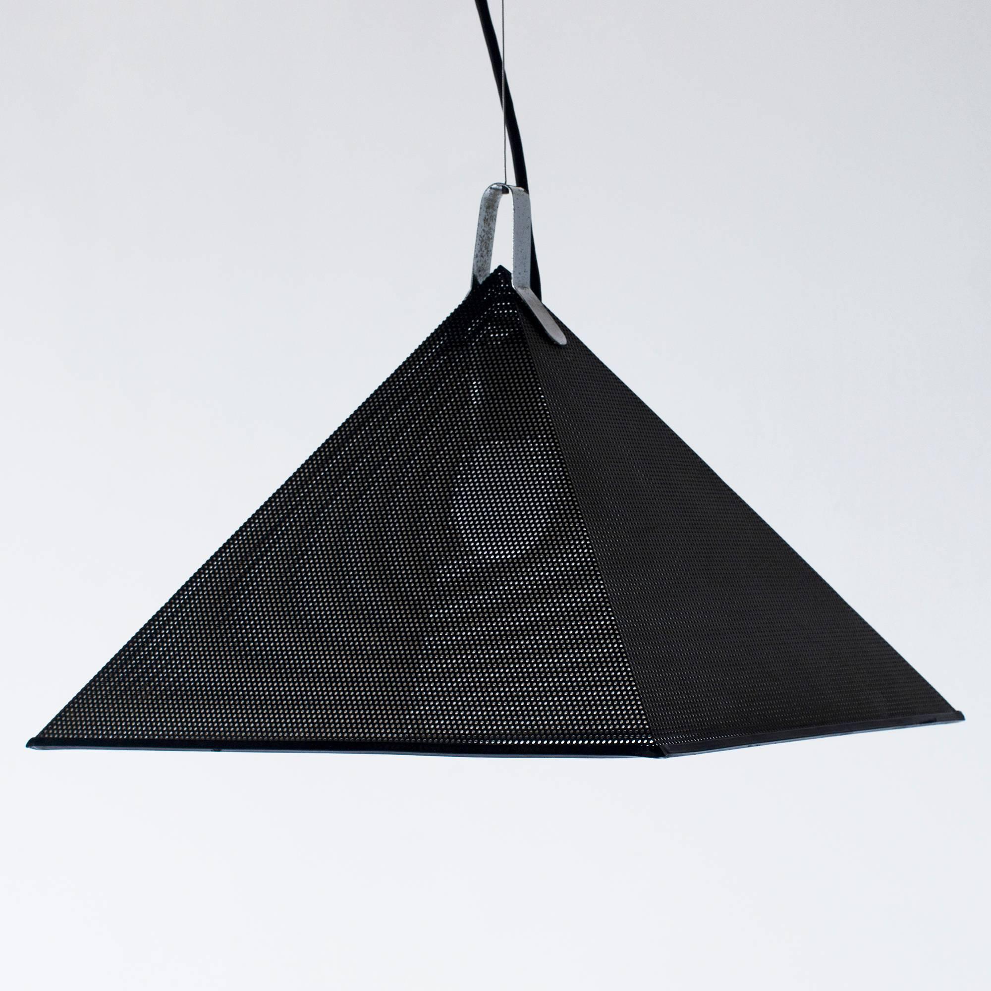 Trimesh pendant lamp designed by Shohei Mihara for Yamagiwa.
Shade outside is black, inside is white. Punching metal shade can be able to pass the light beam.